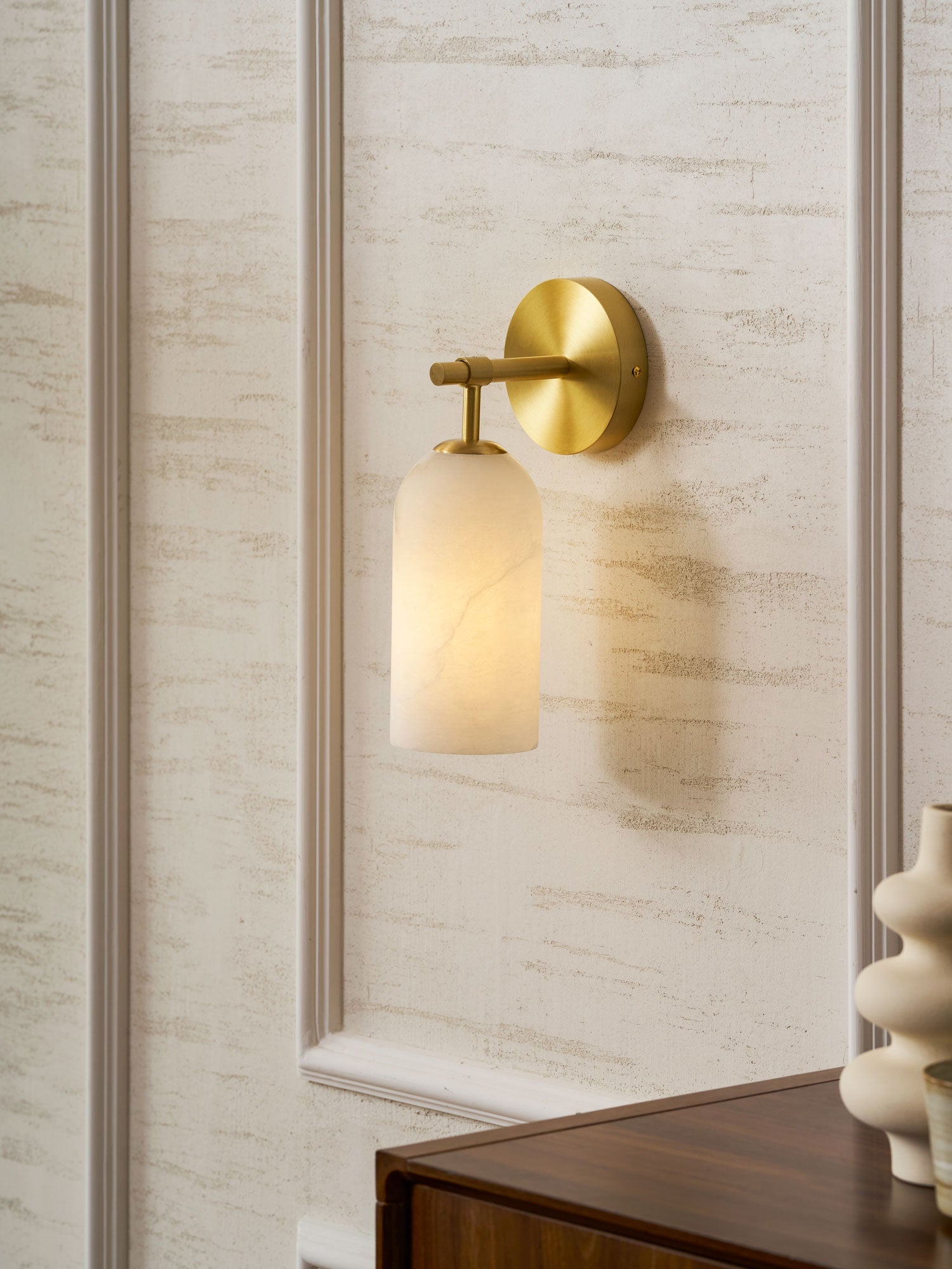 Hadeno Alabaster Wall Light