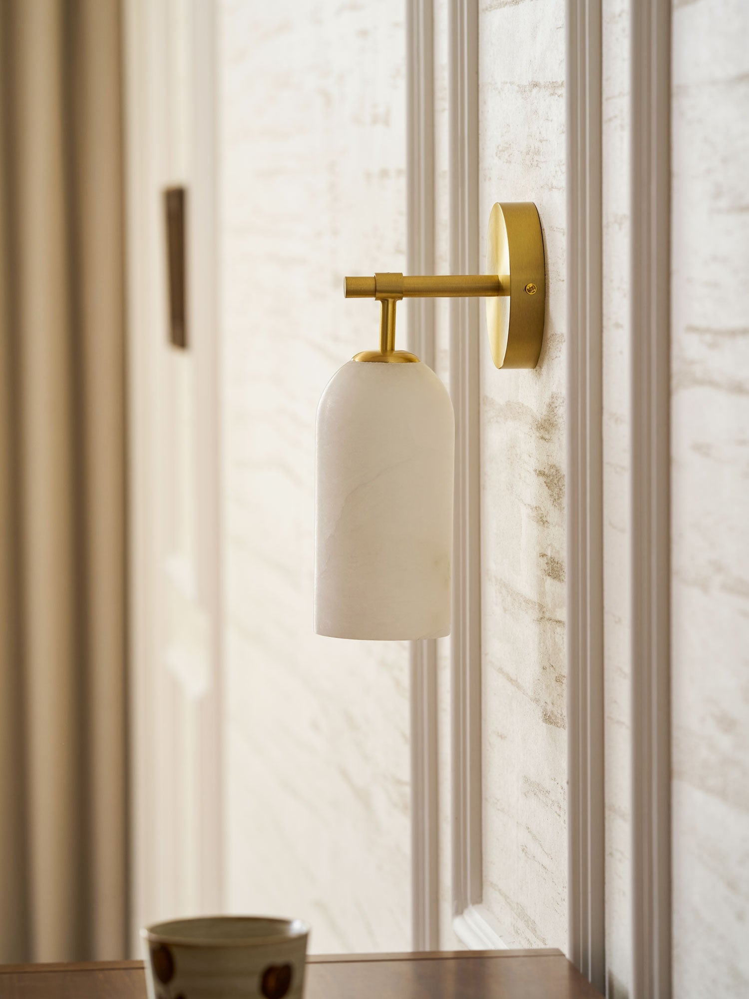 Hadeno Alabaster Wall Light