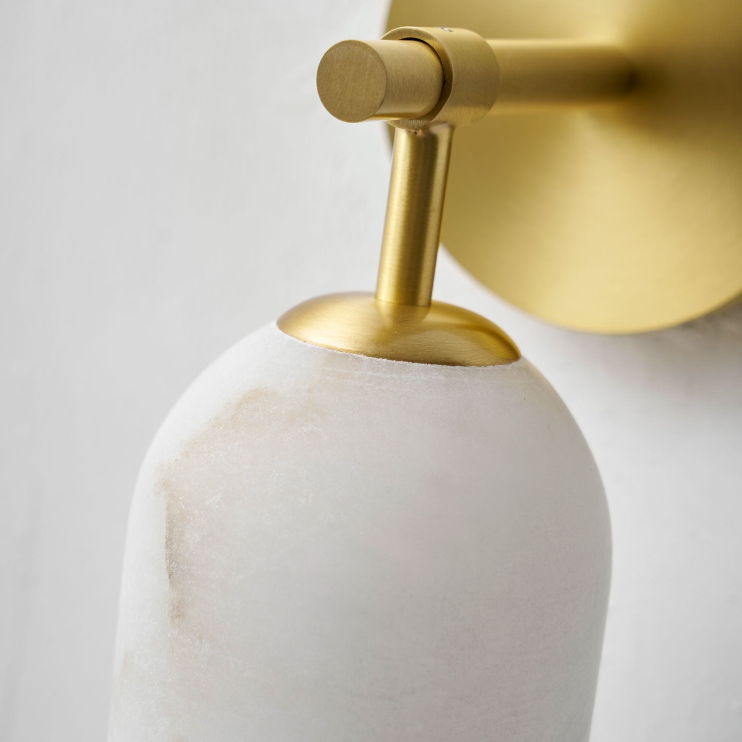 Hadeno Alabaster Wall Light