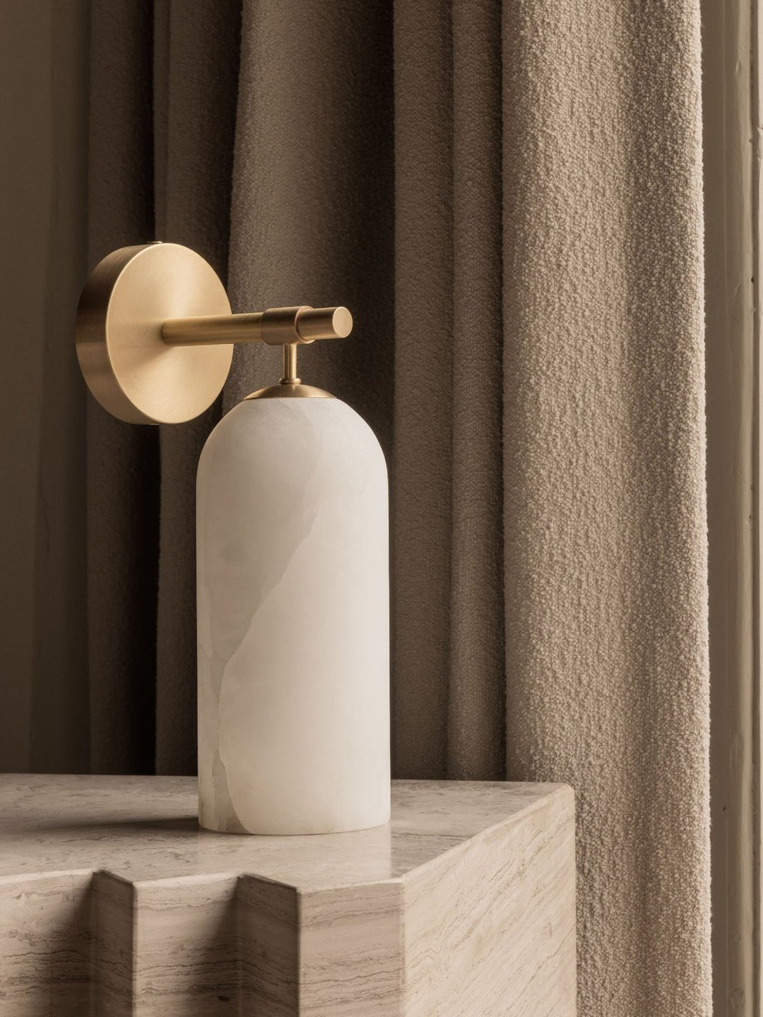 Hadeno Alabaster Wall Light