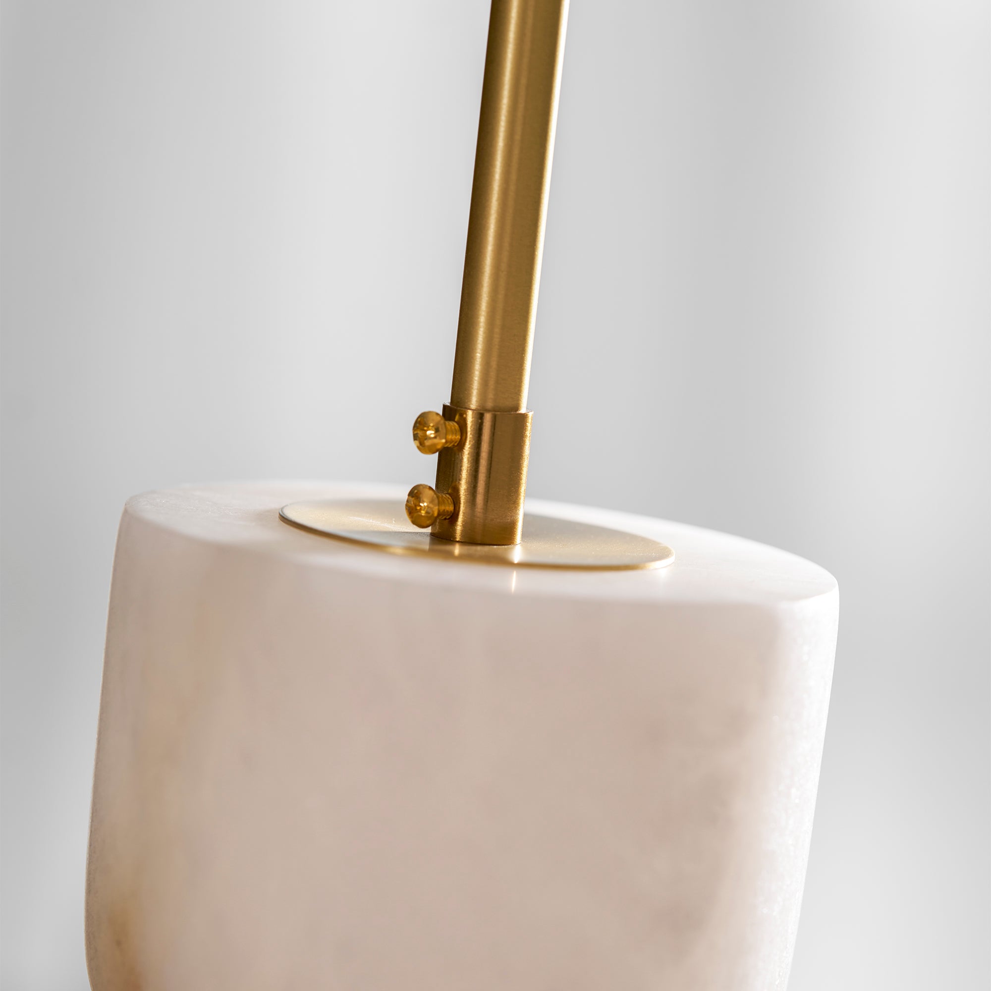 Bealiovo Totem Pendant Light
