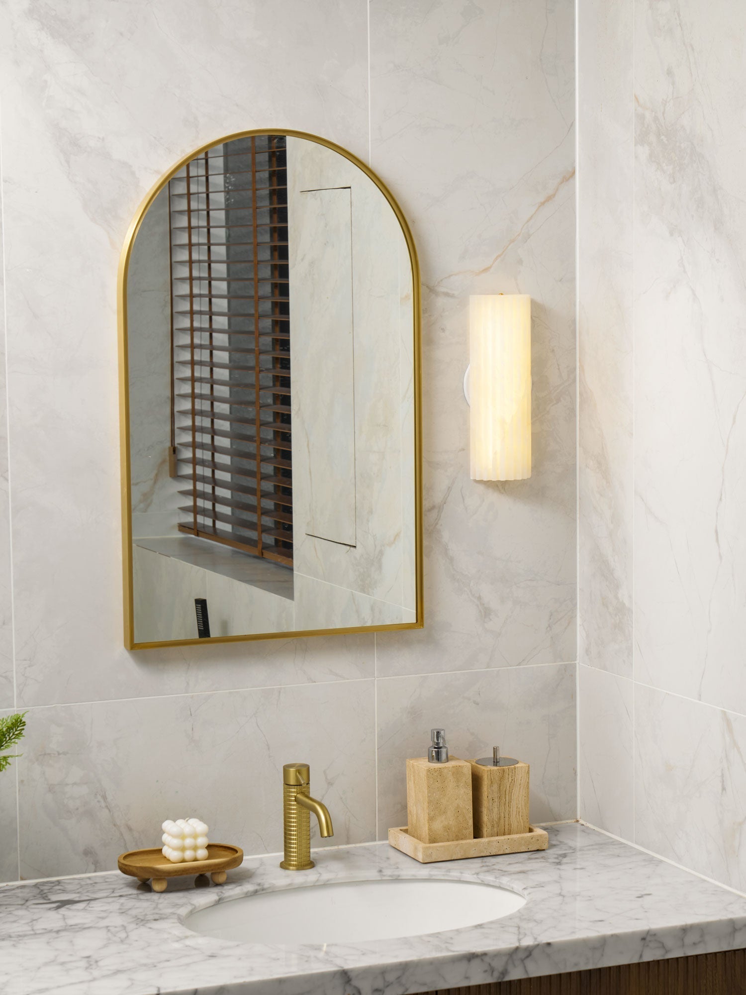 Arralna Alabaster Wall Light