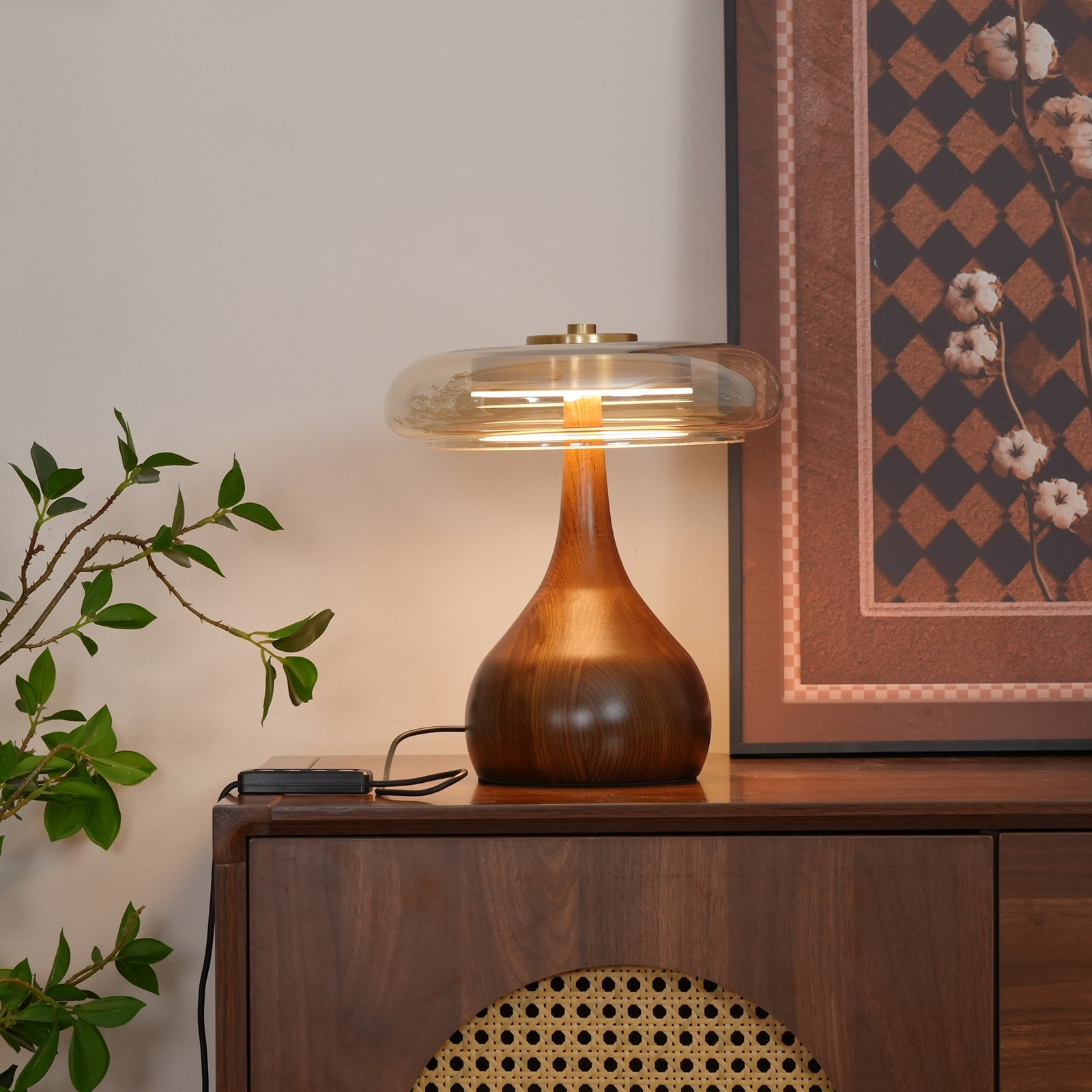Aravorin Table Lamp