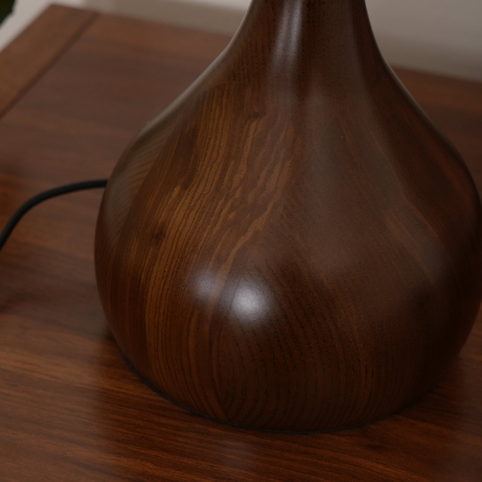 Aravorin Table Lamp