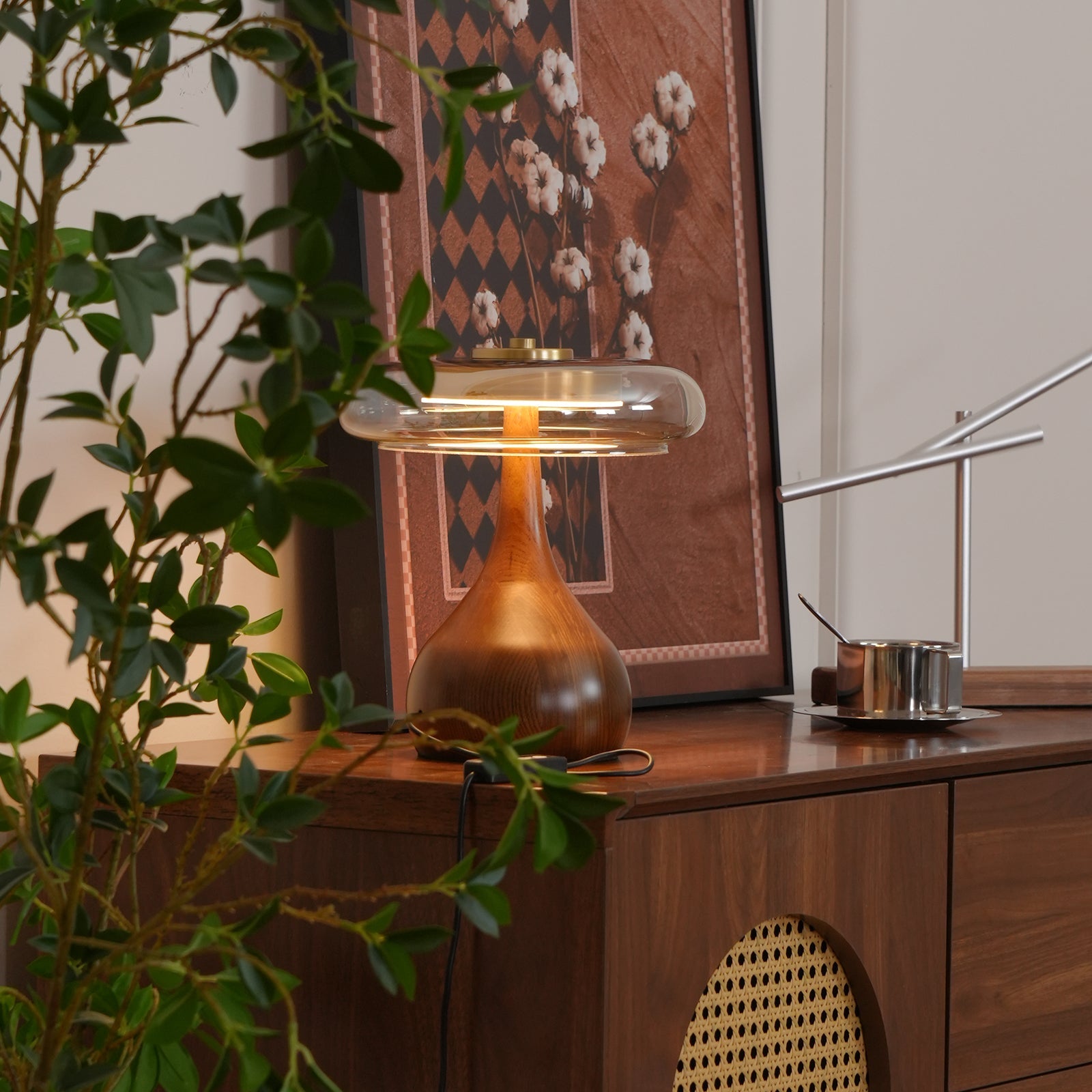 Aravorin Table Lamp