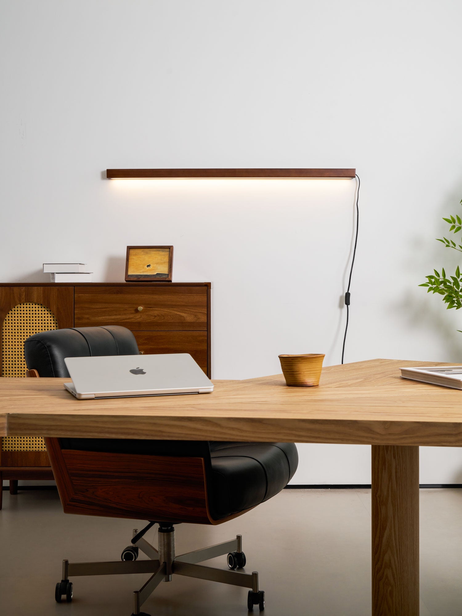 Gomeron Linear Wall Light