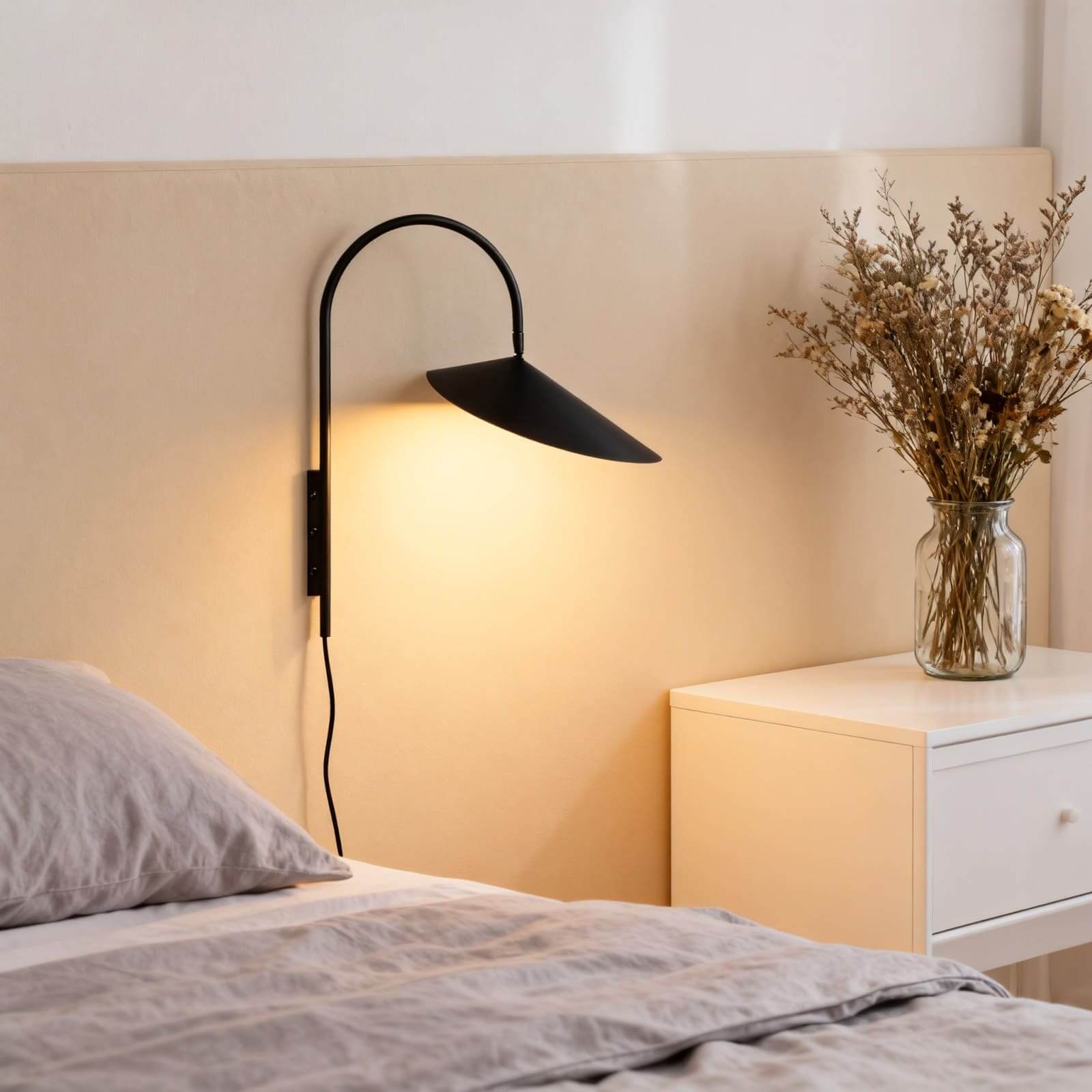 Wavalo Wall Light