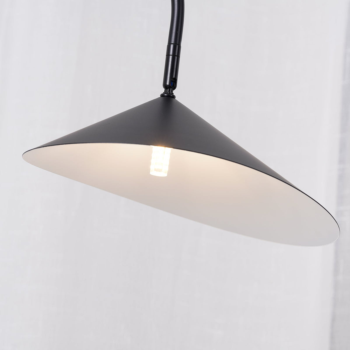 Guval Minimalist Table Lamp