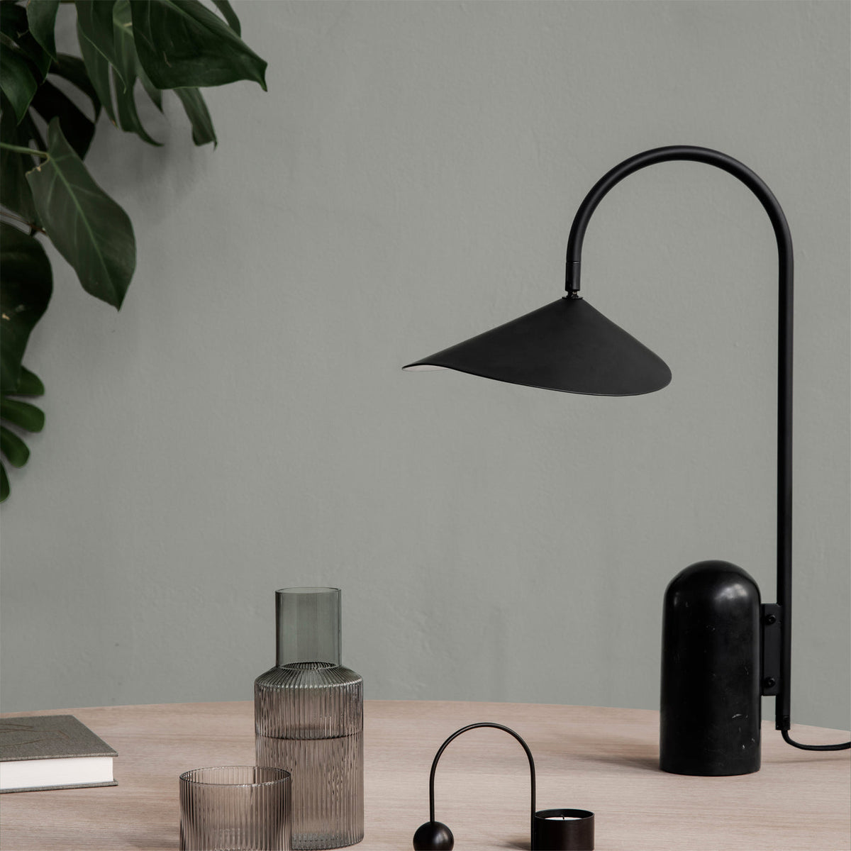 Guval Minimalist Table Lamp