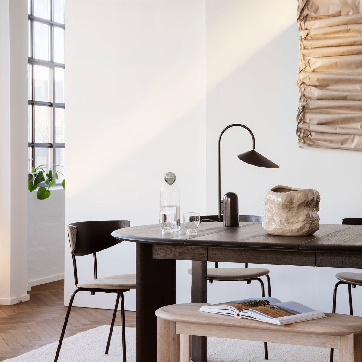 Guval Minimalist Table Lamp