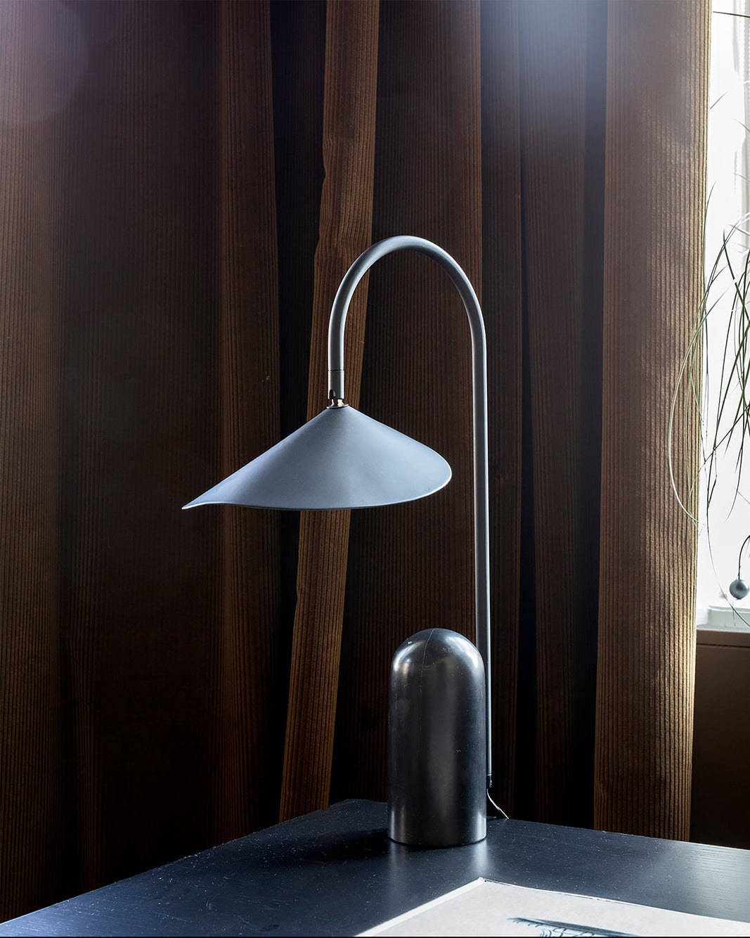 Guval Minimalist Table Lamp