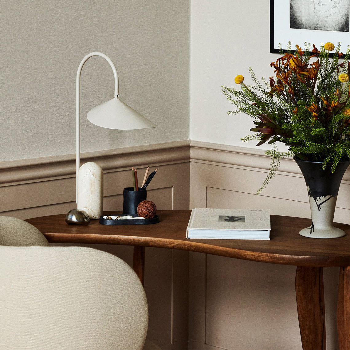 Guval Minimalist Table Lamp