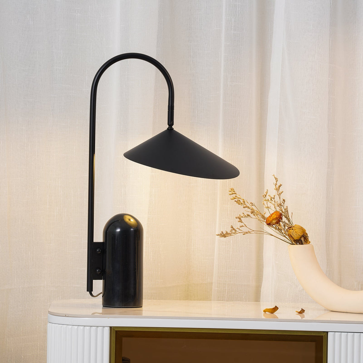 Guval Minimalist Table Lamp