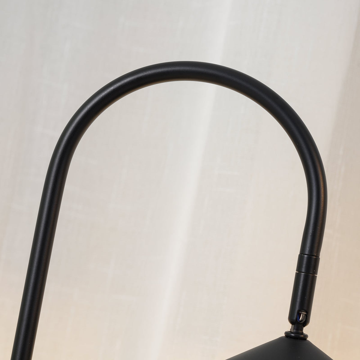 Guval Minimalist Table Lamp