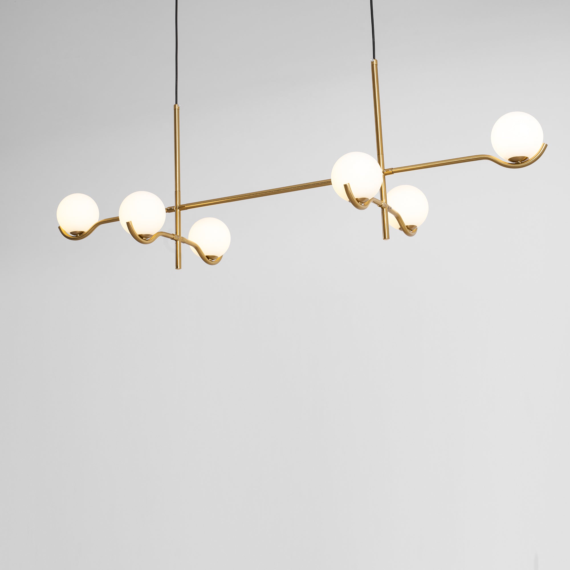 Avaleo Globe Pendant Light