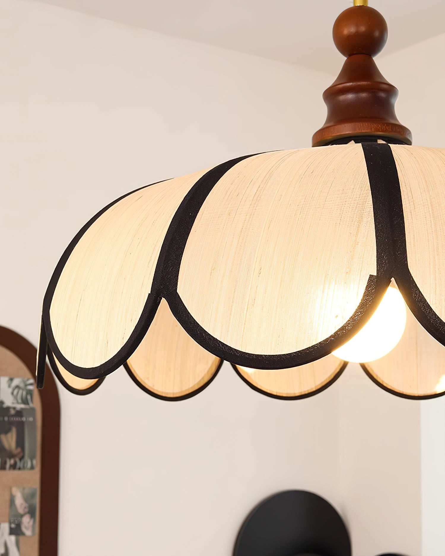 Melaona Scalloped Pendant Light