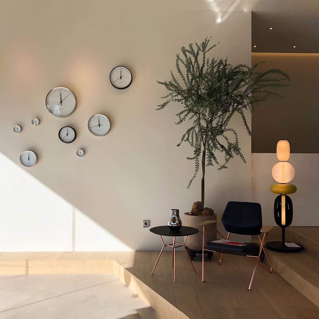 Borivon Sculptural Table Lamp