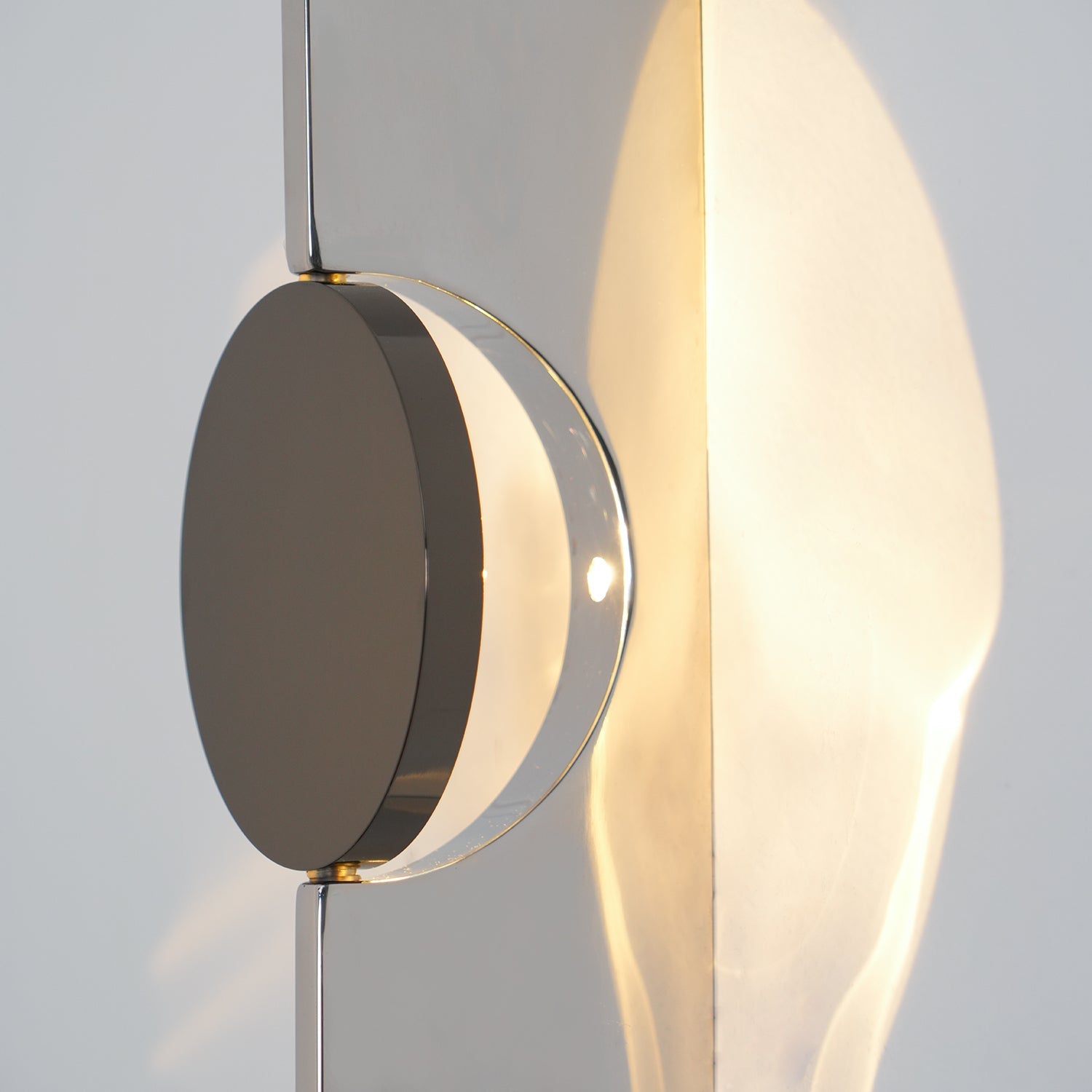 Lomarona Sculptural Wall Light
