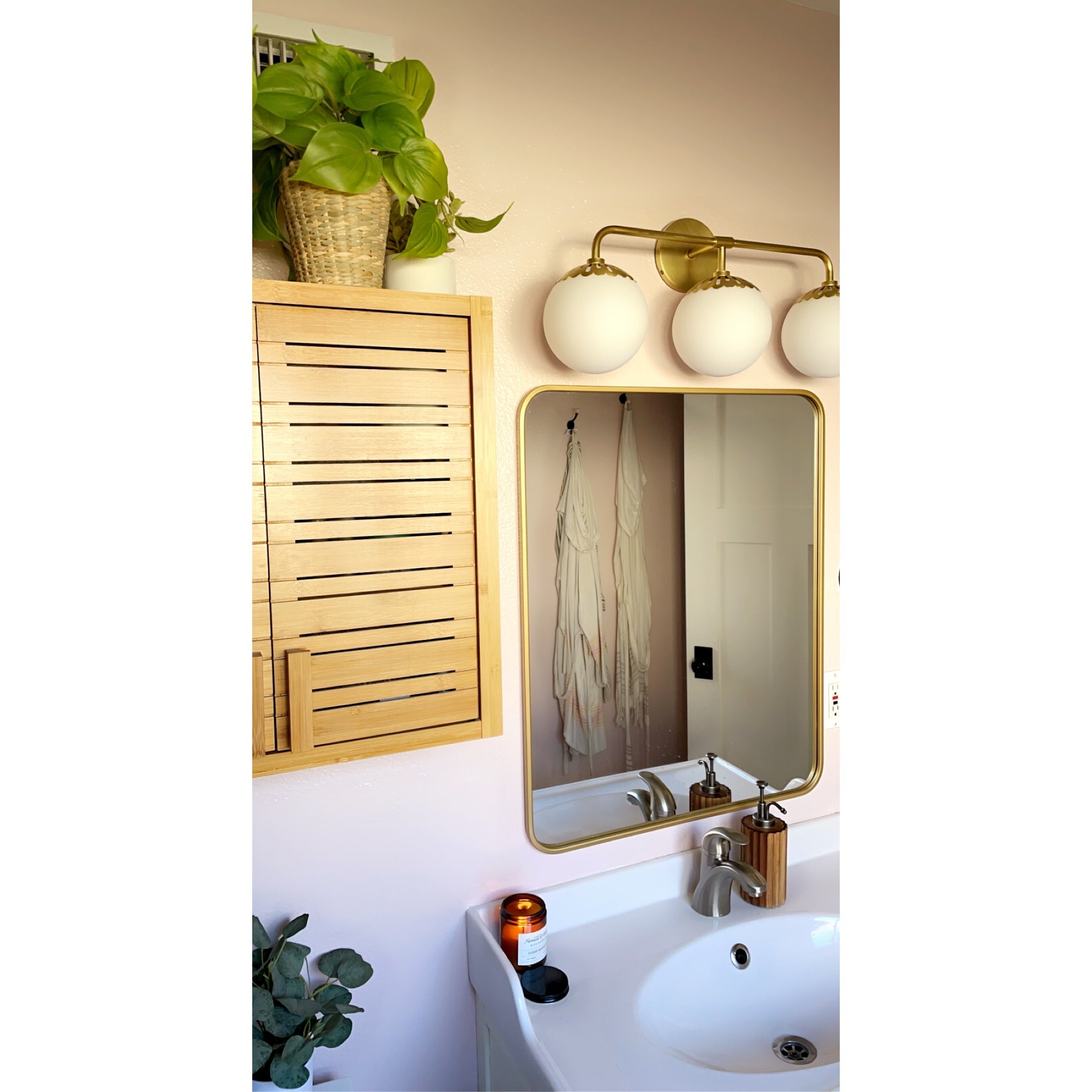 Alverello Globe Wall Light