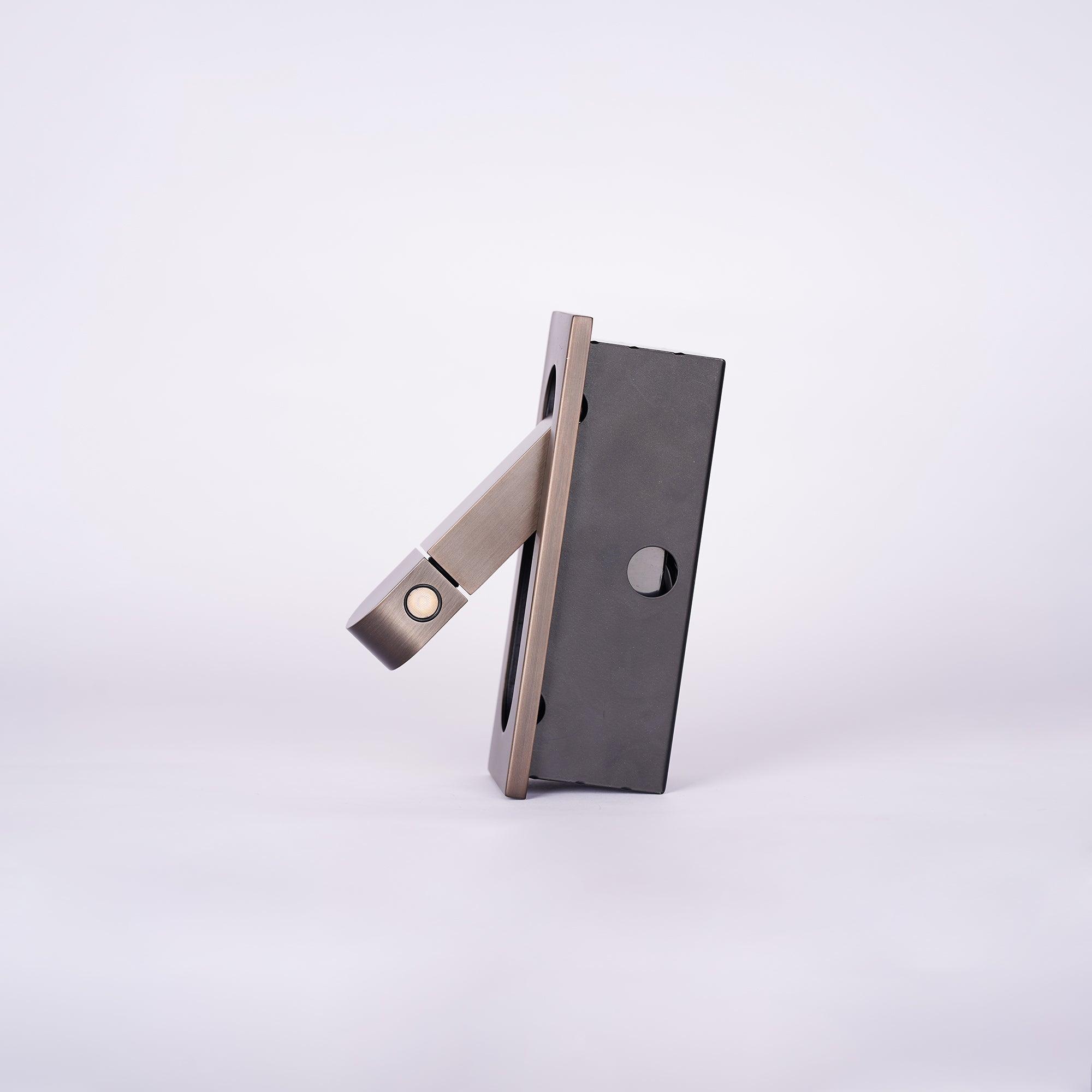 Octona Wall Light
