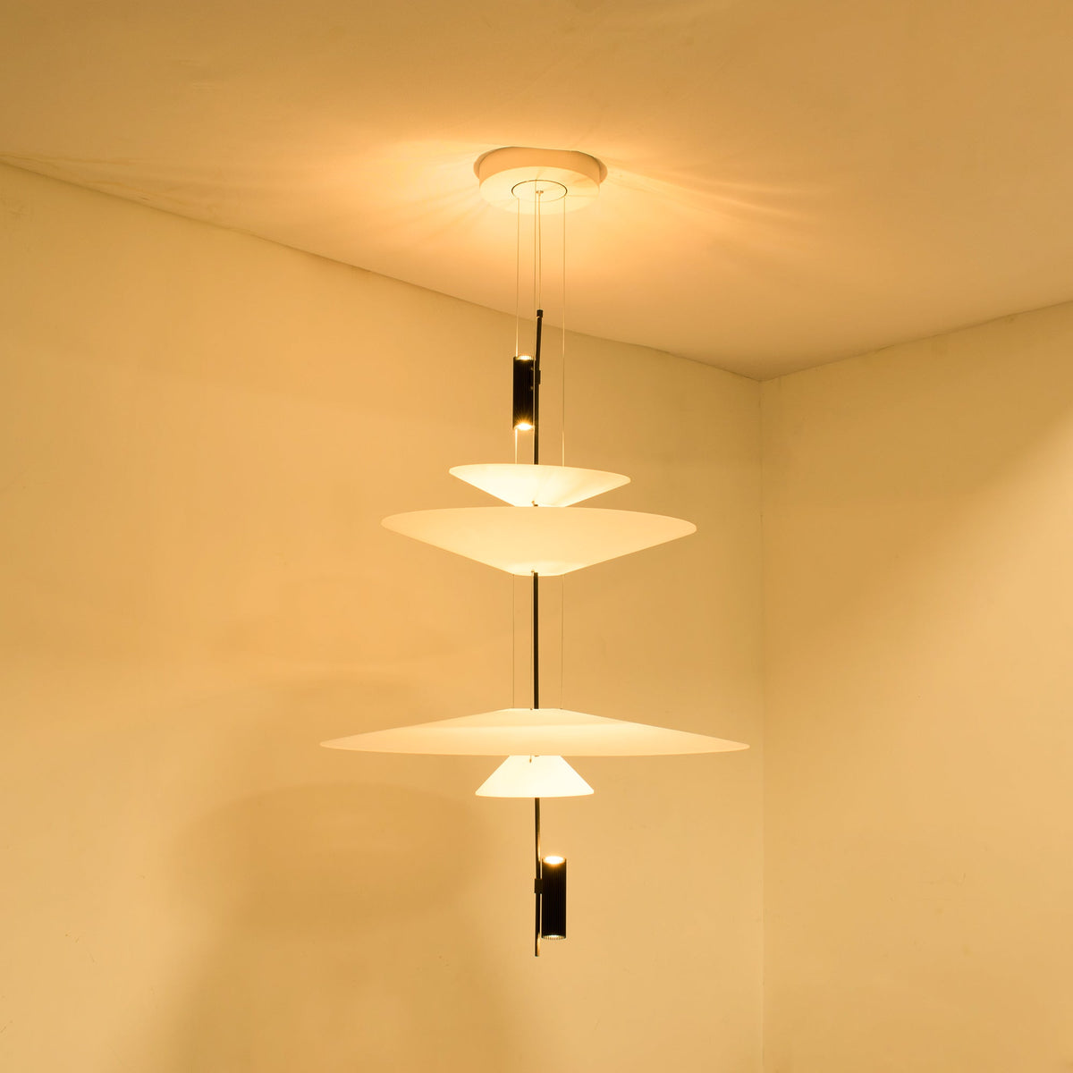 Hokeralo Modern Chandelier