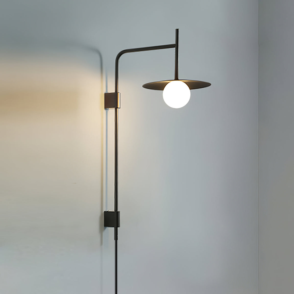 Puturon Wall Light