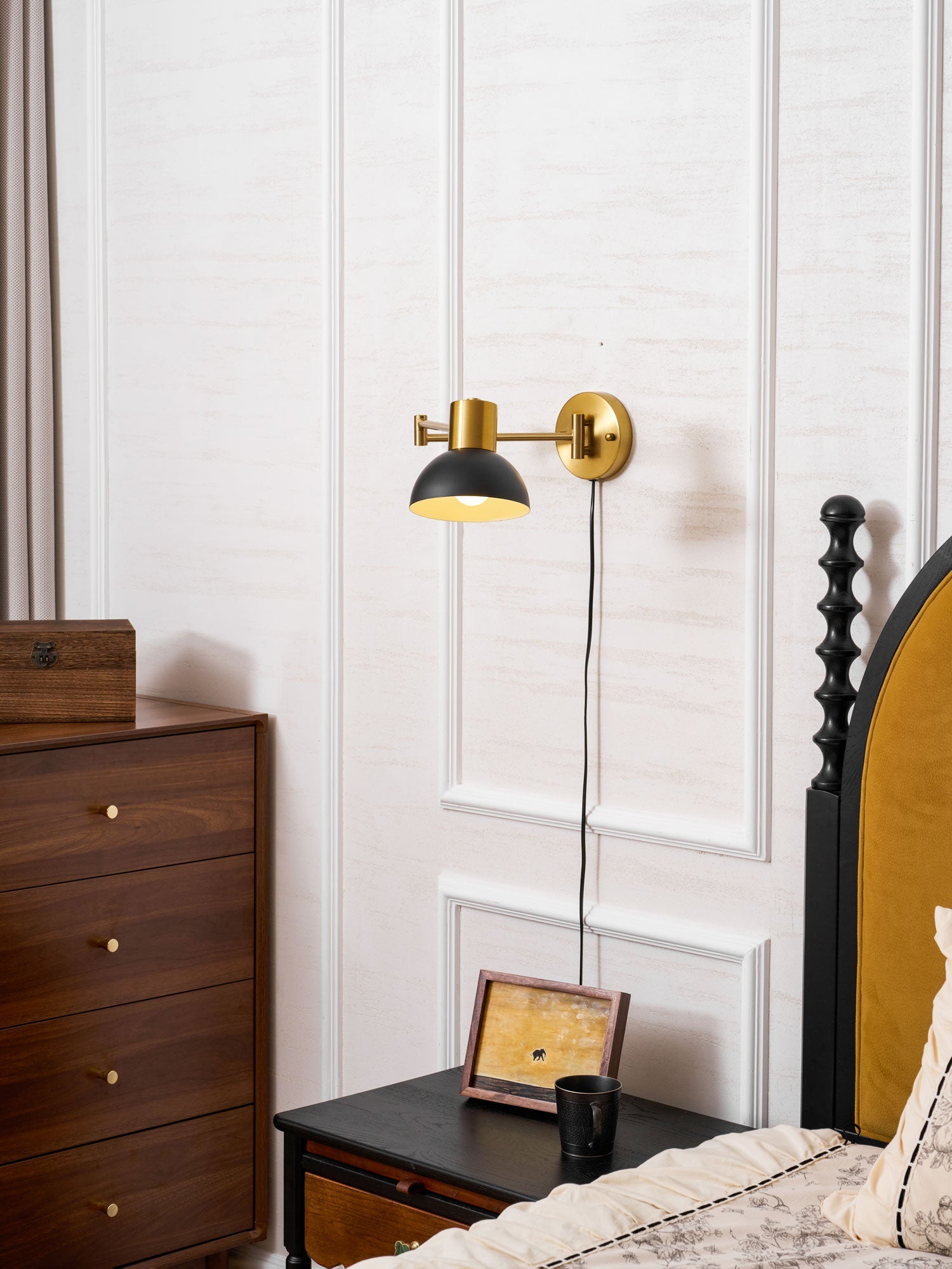 Belonix Adjustable Wall Light