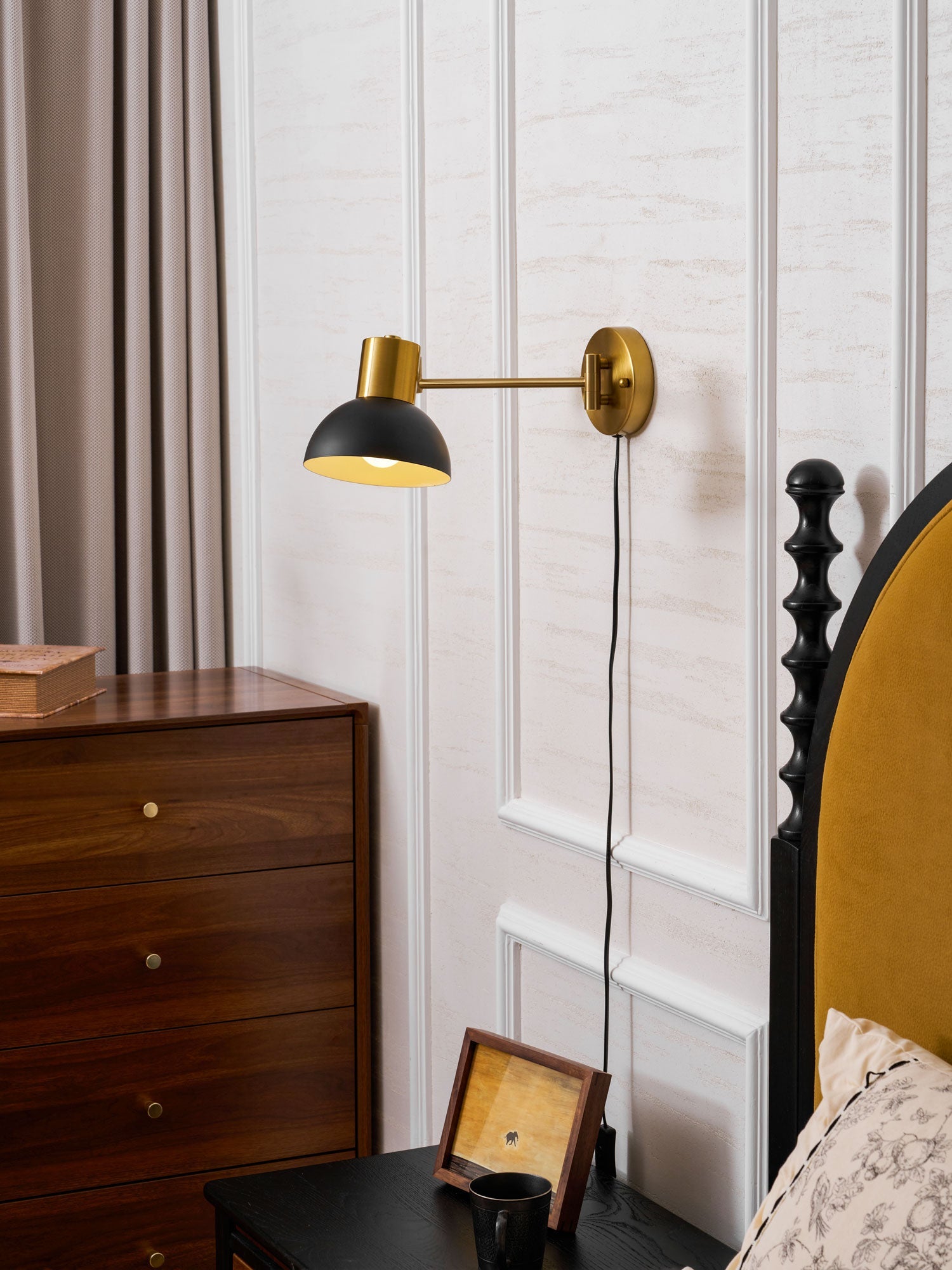 Belonix Adjustable Wall Light