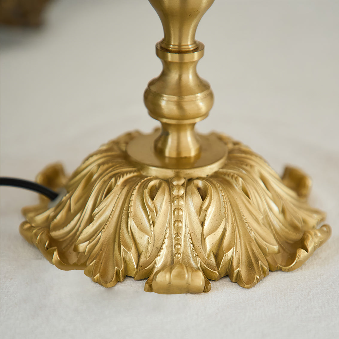 Iruranol Table Lamp