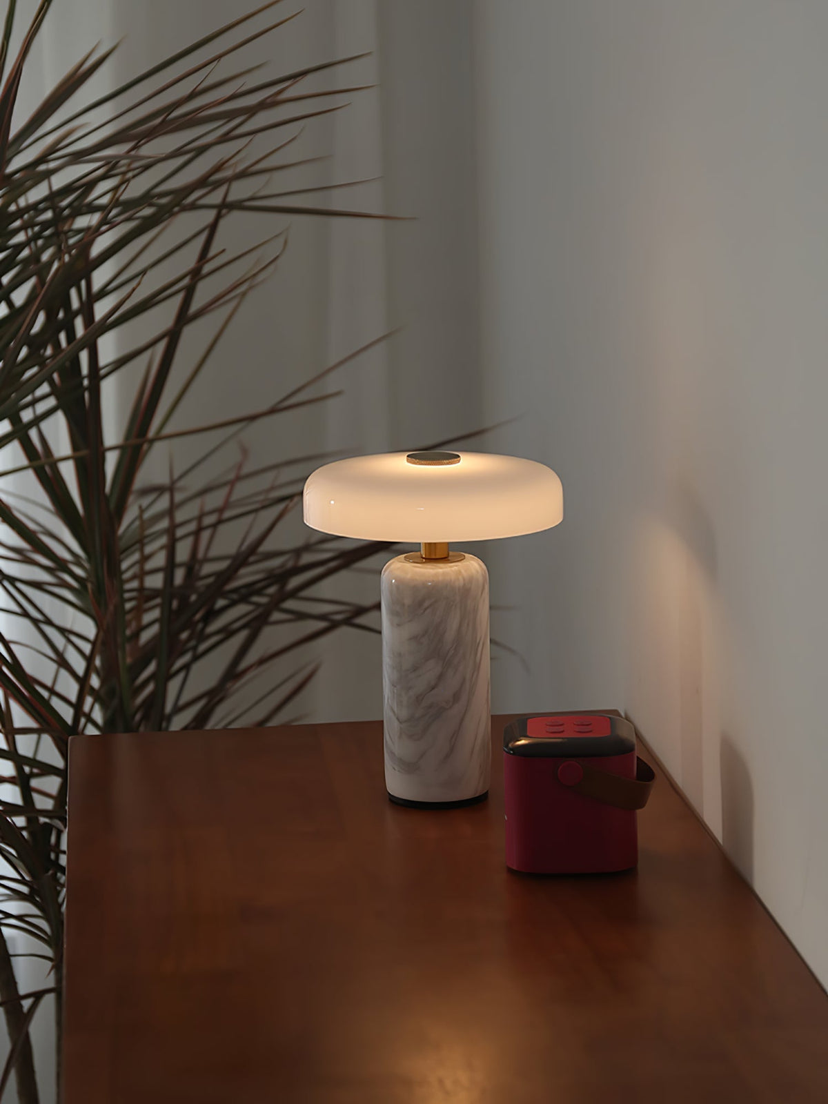Ugonelor Table Lamp