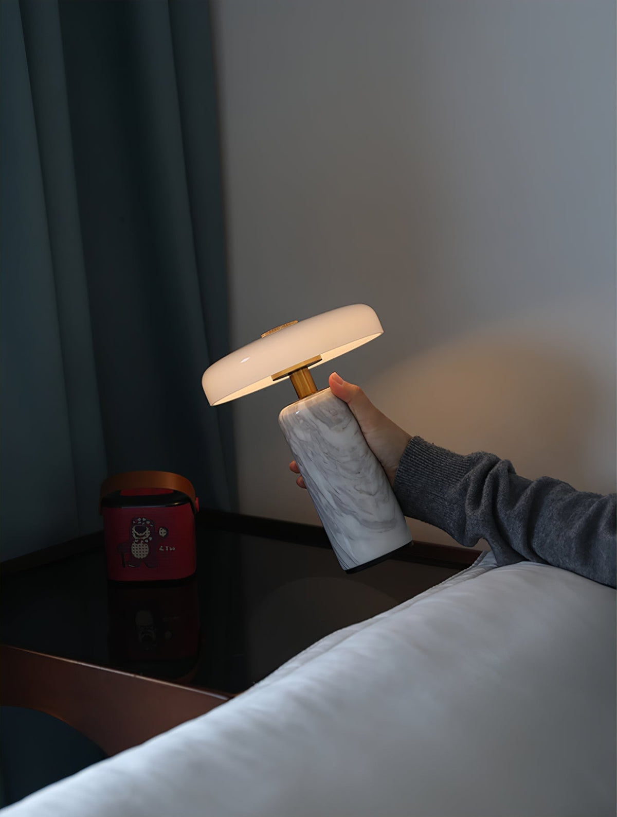 Ugonelor Table Lamp