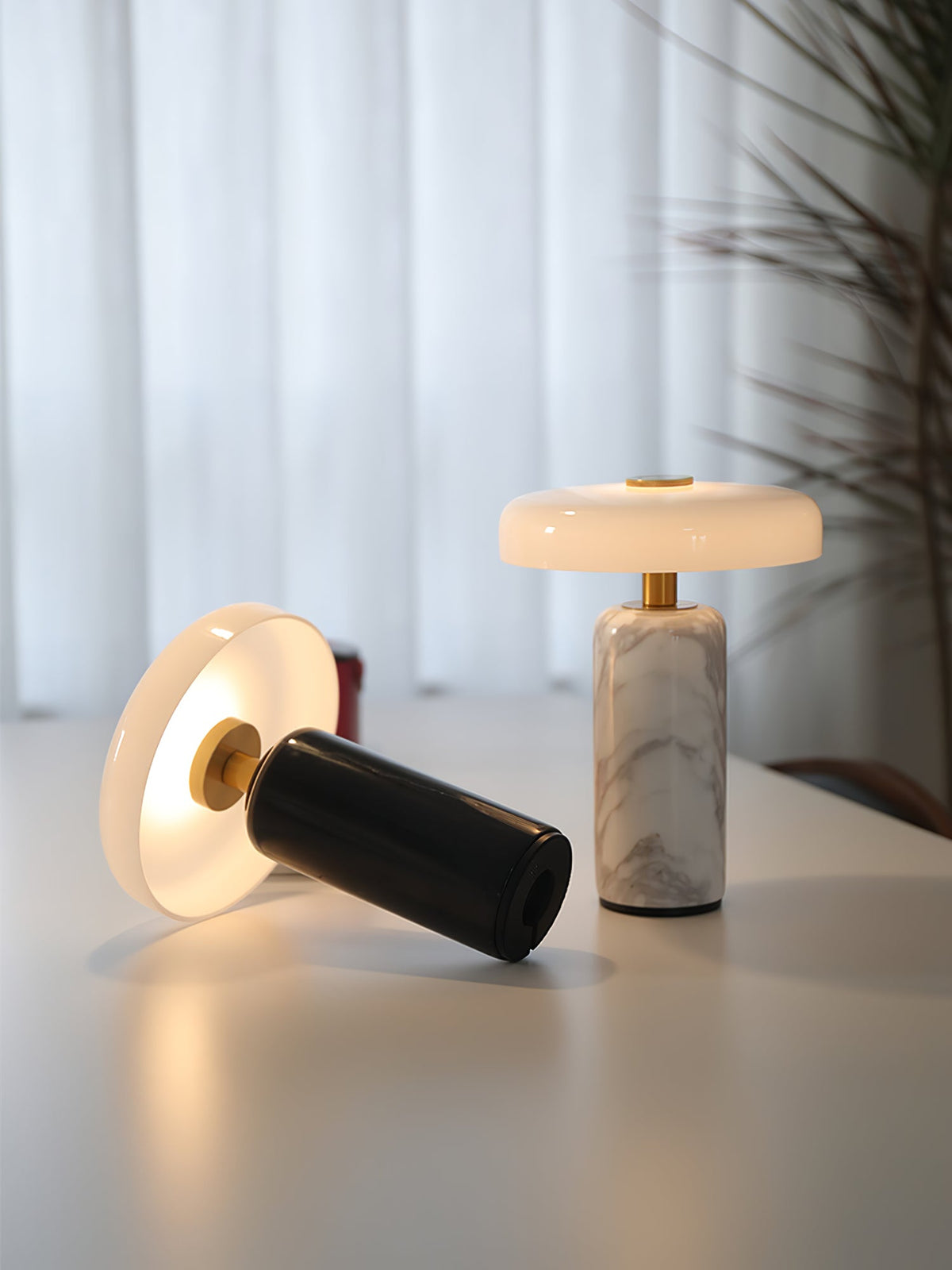 Ugonelor Table Lamp