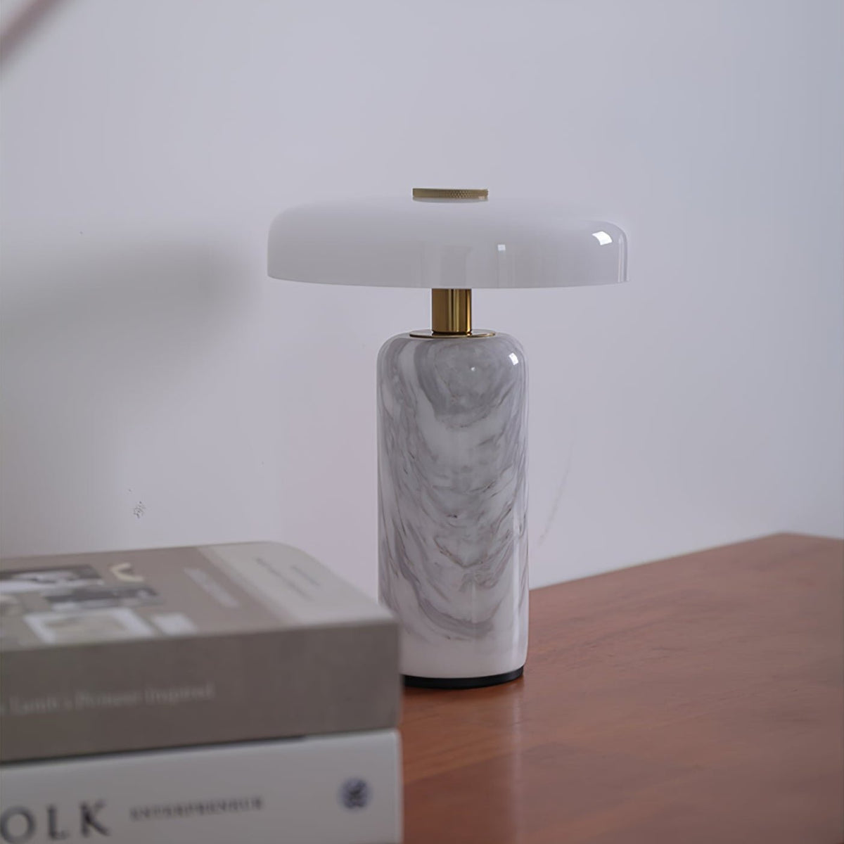 Ugonelor Table Lamp