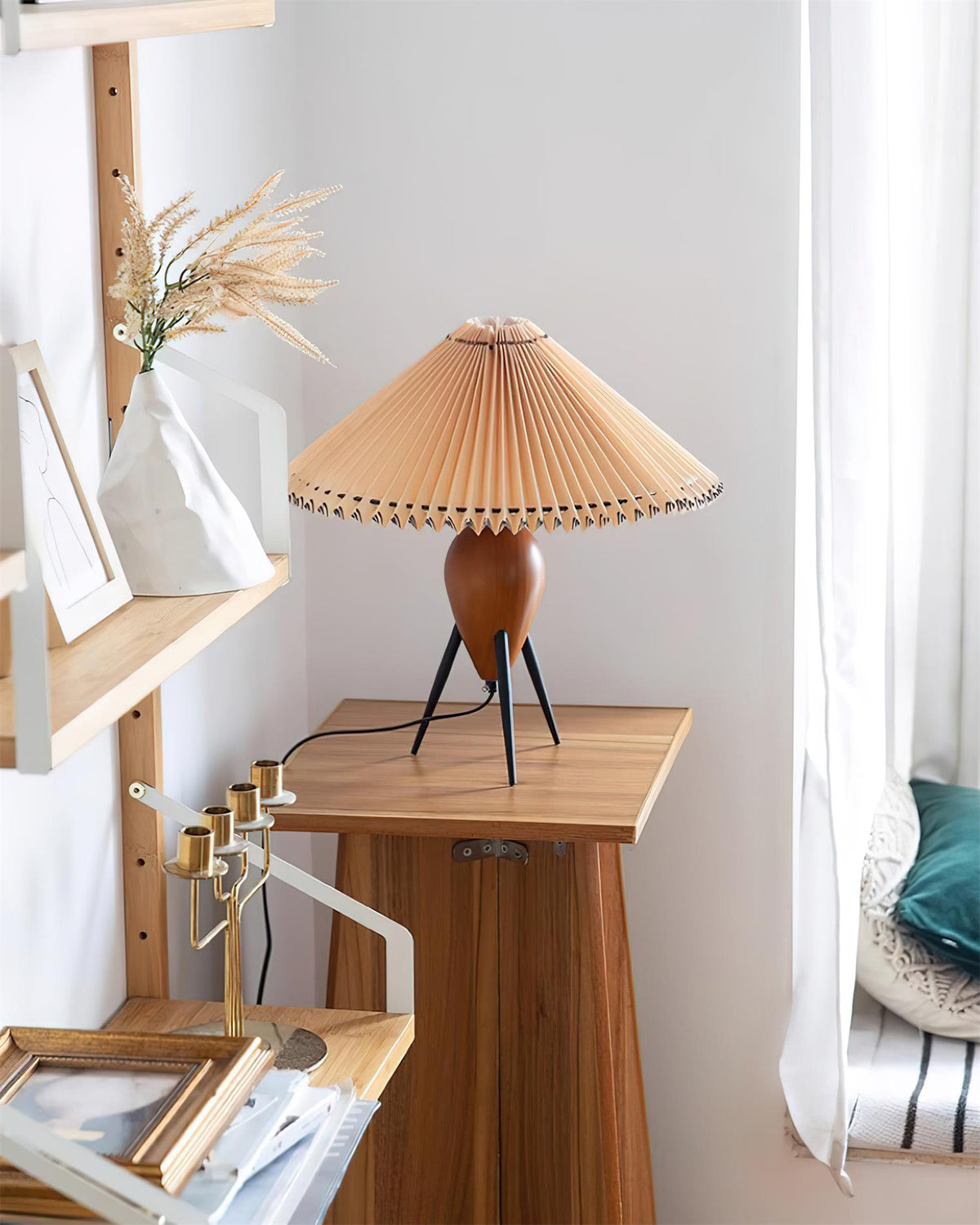 Gucoral Table Lamp