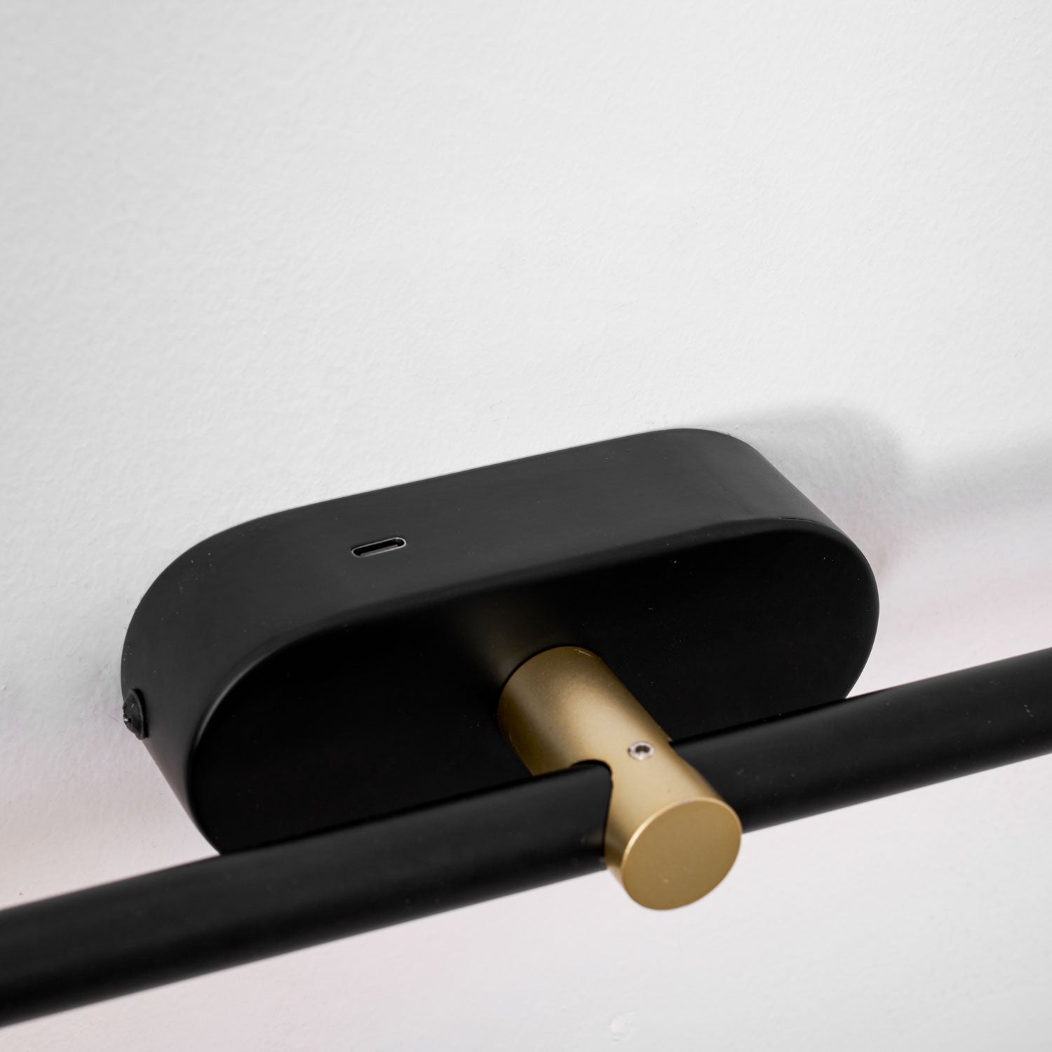 Alcarino Linear Wall Light