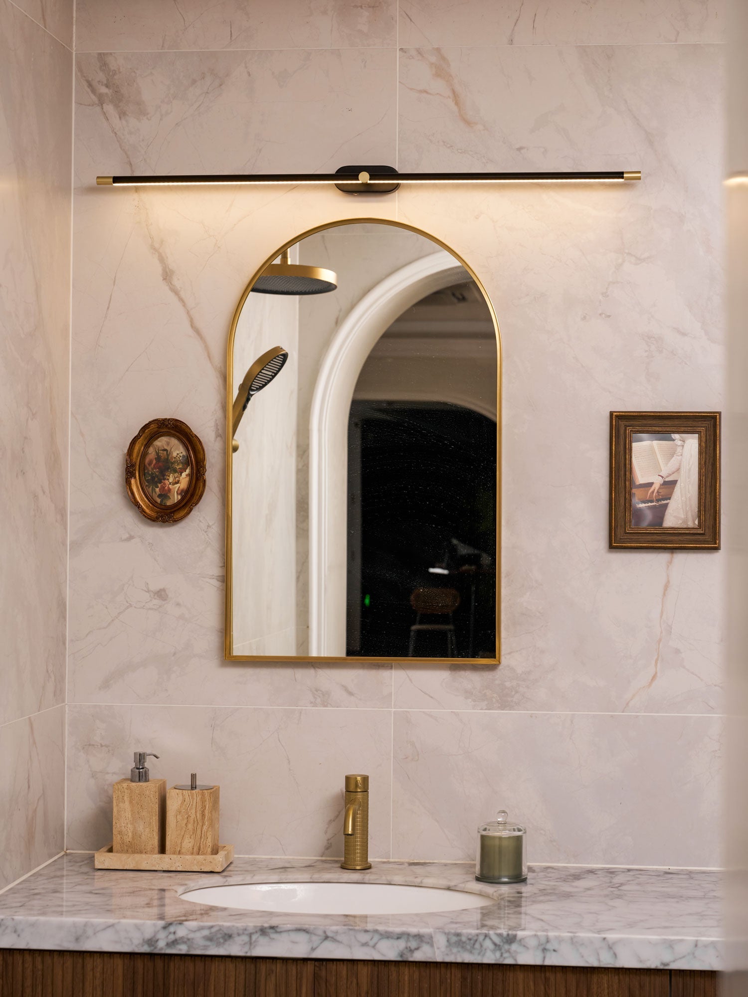 Alcarino Linear Wall Light