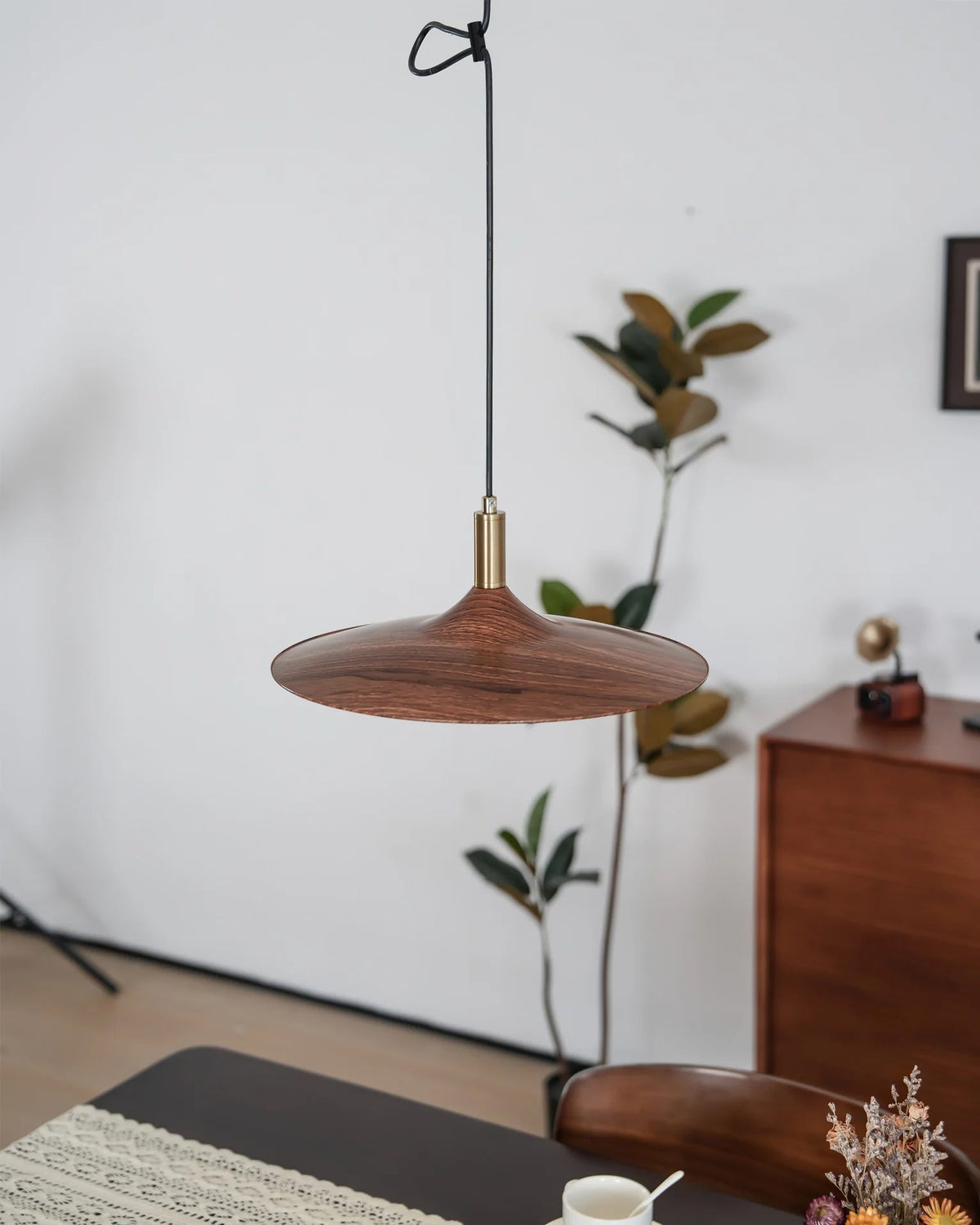 Oravor Articulated Pendant Light