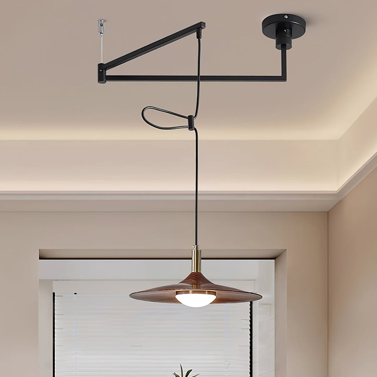 Oravor Articulated Pendant Light