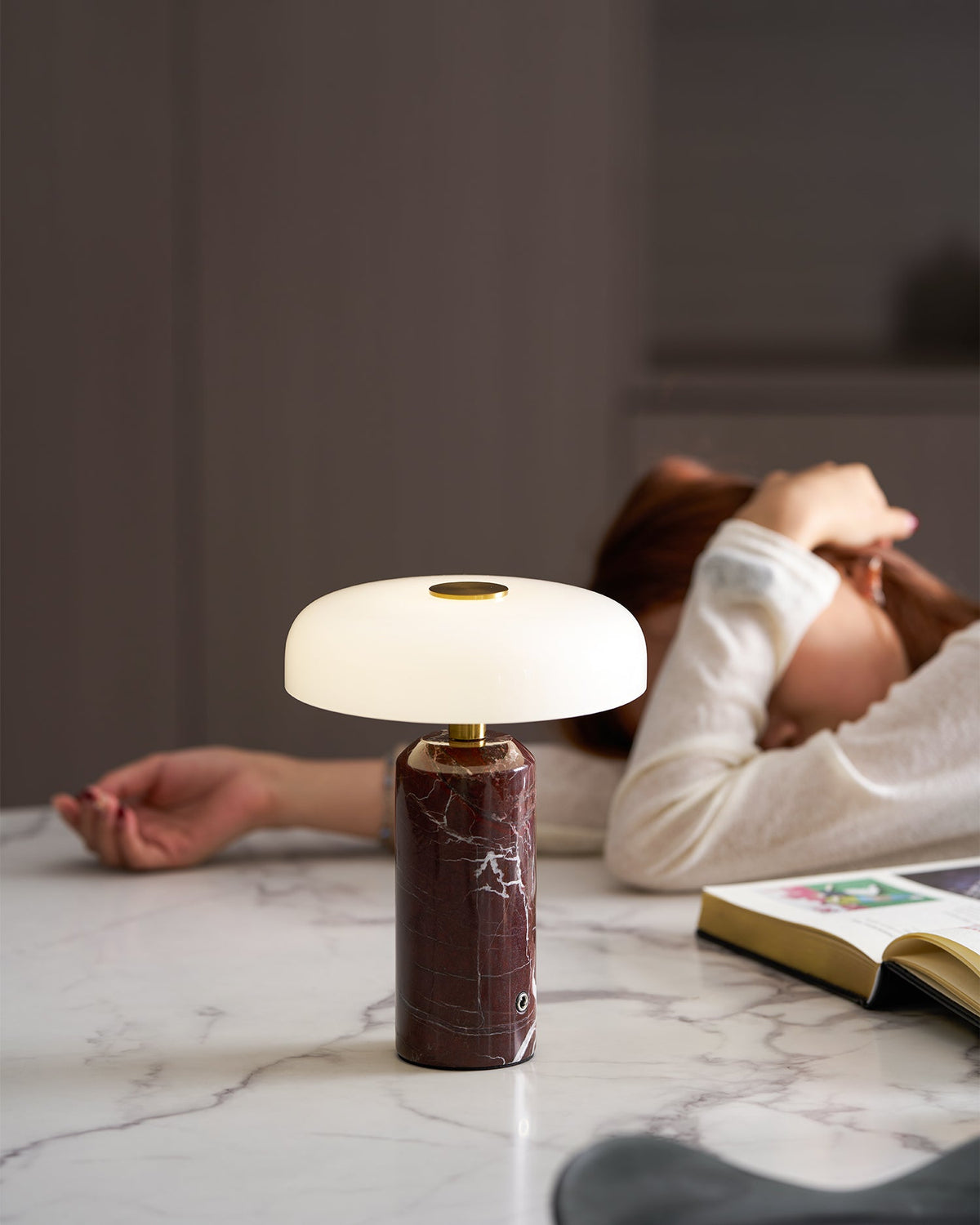Ugonelor Table Lamp