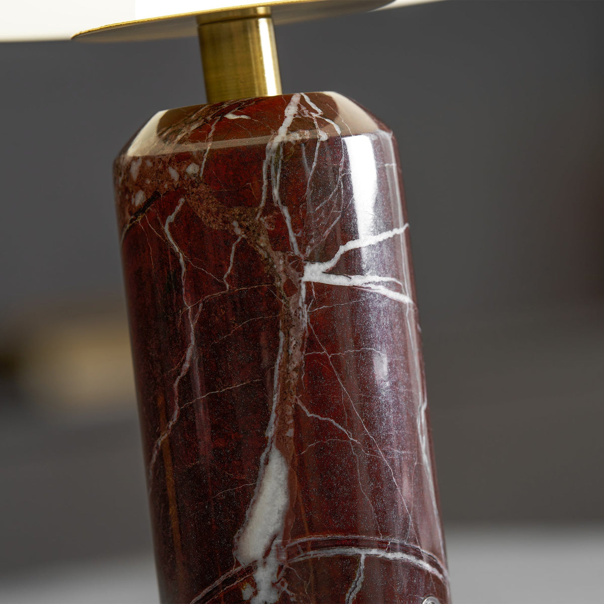 Ugonelor Table Lamp