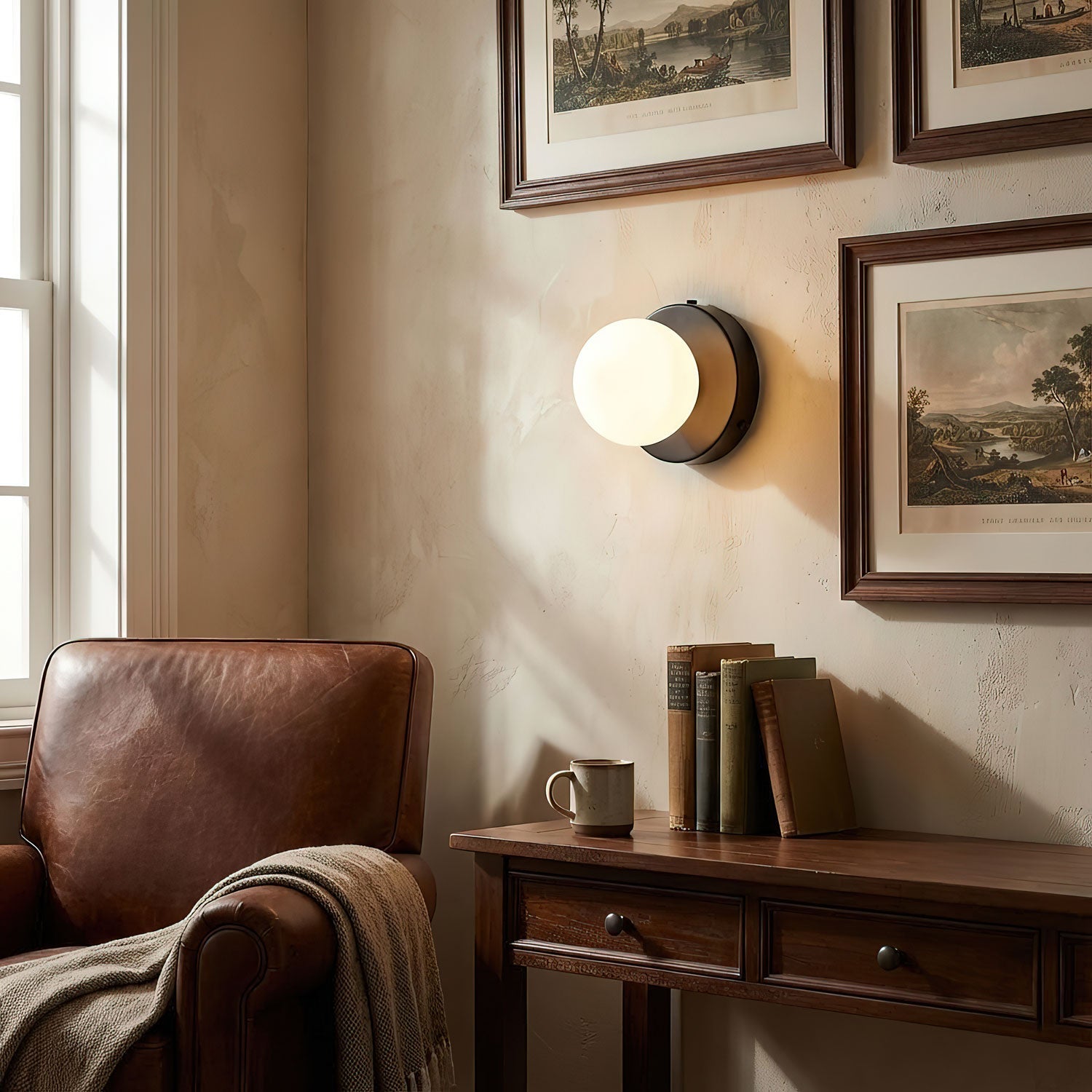 Hogon Globe Wall Light
