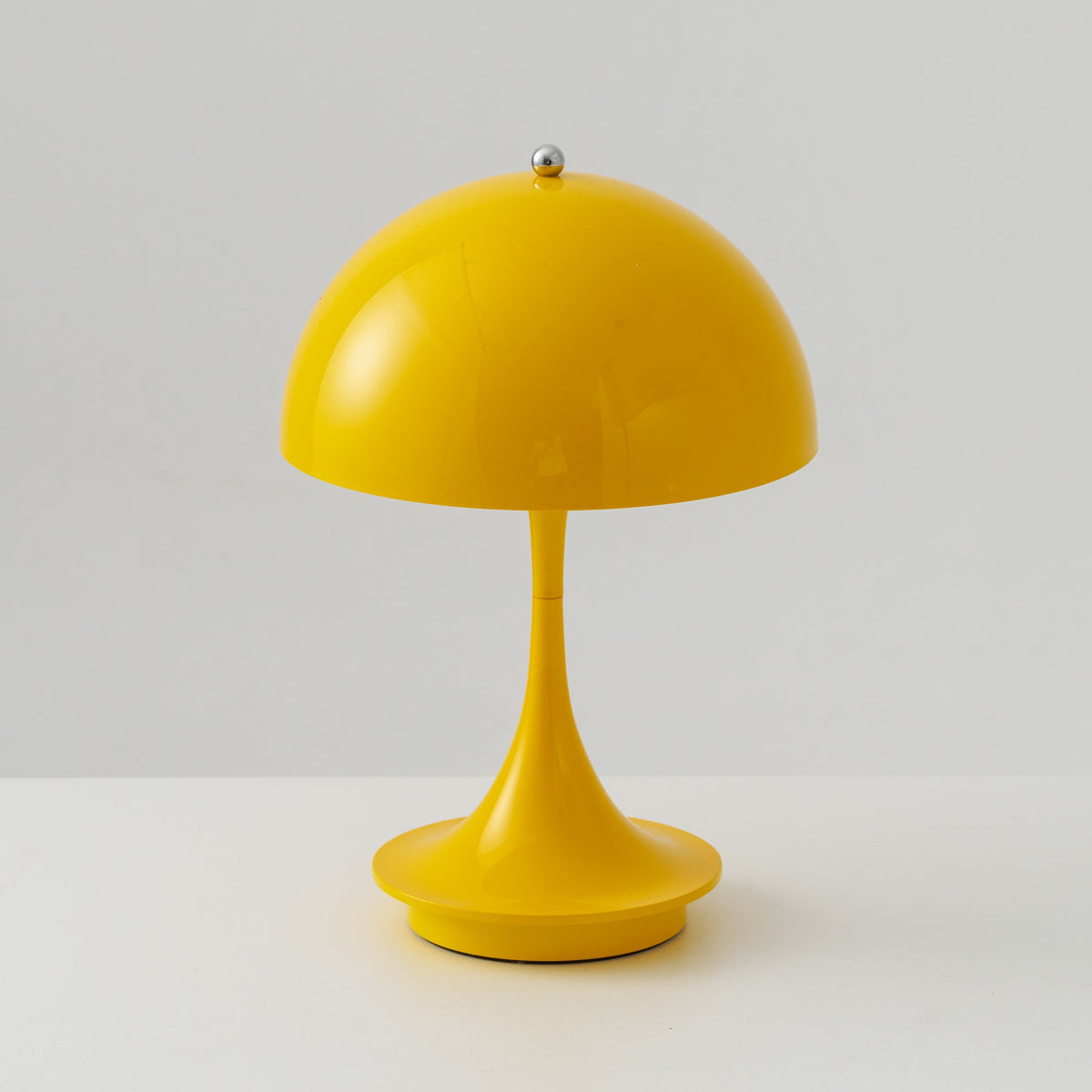 Geval Outdoor Table Lamp