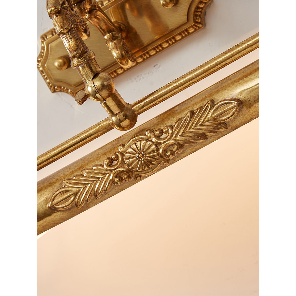 Armelella Gallery Wall Light