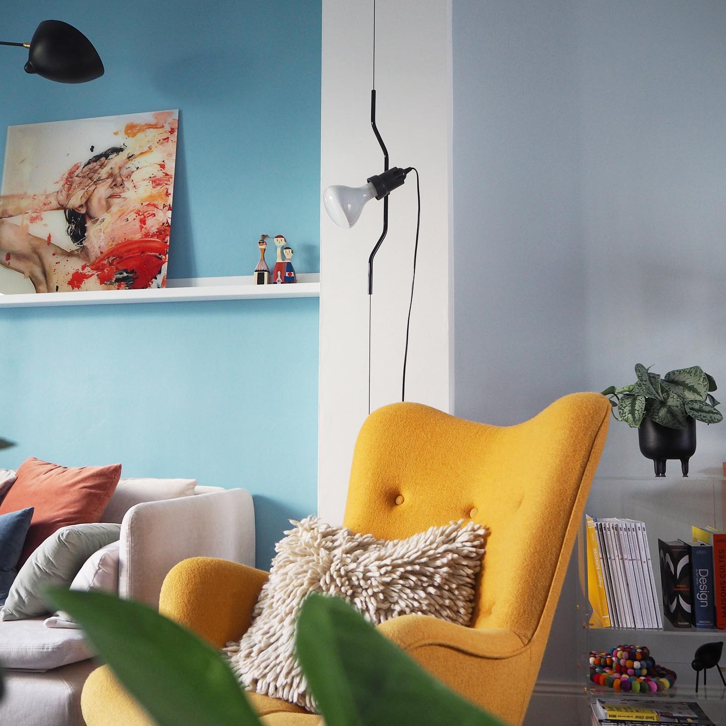 Pabel Floor to Ceiling Light