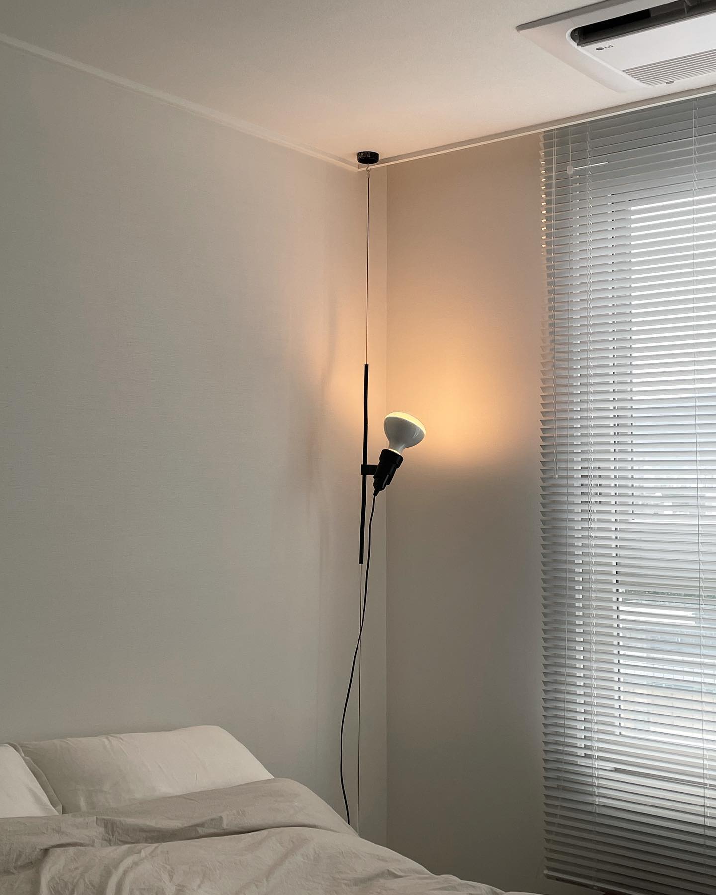Pabel Floor to Ceiling Light