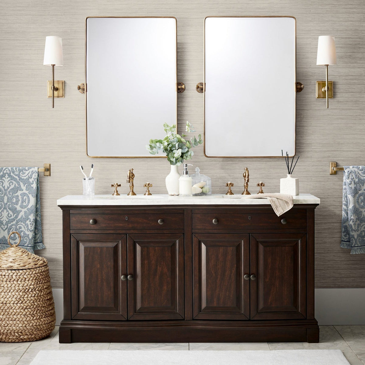 Apau Transitional Wall Light