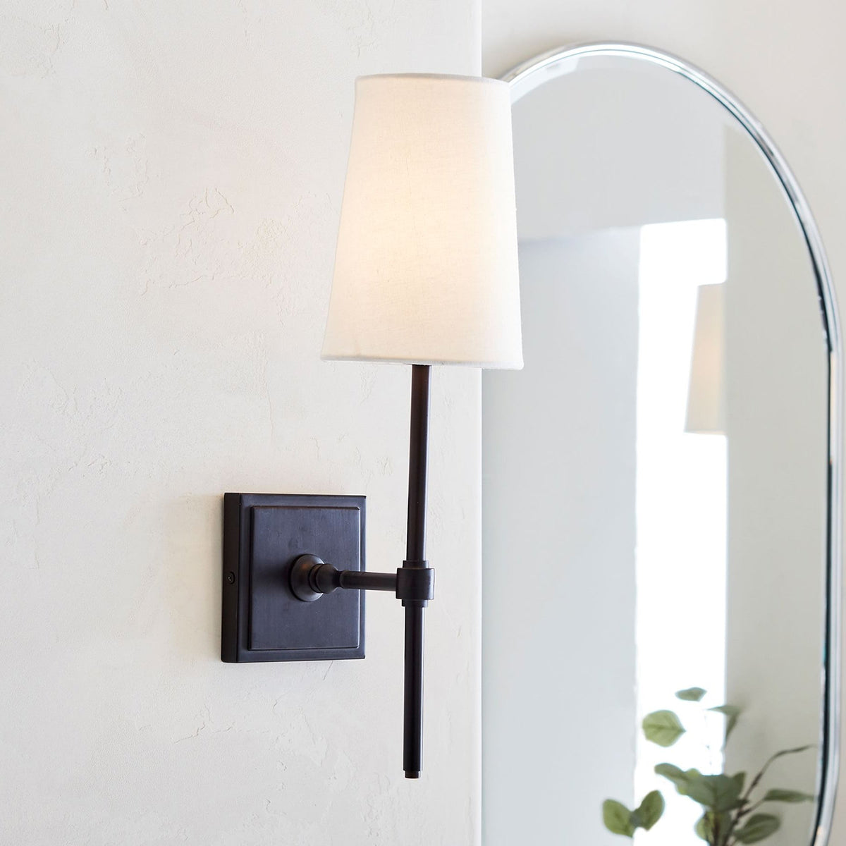 Apau Transitional Wall Light