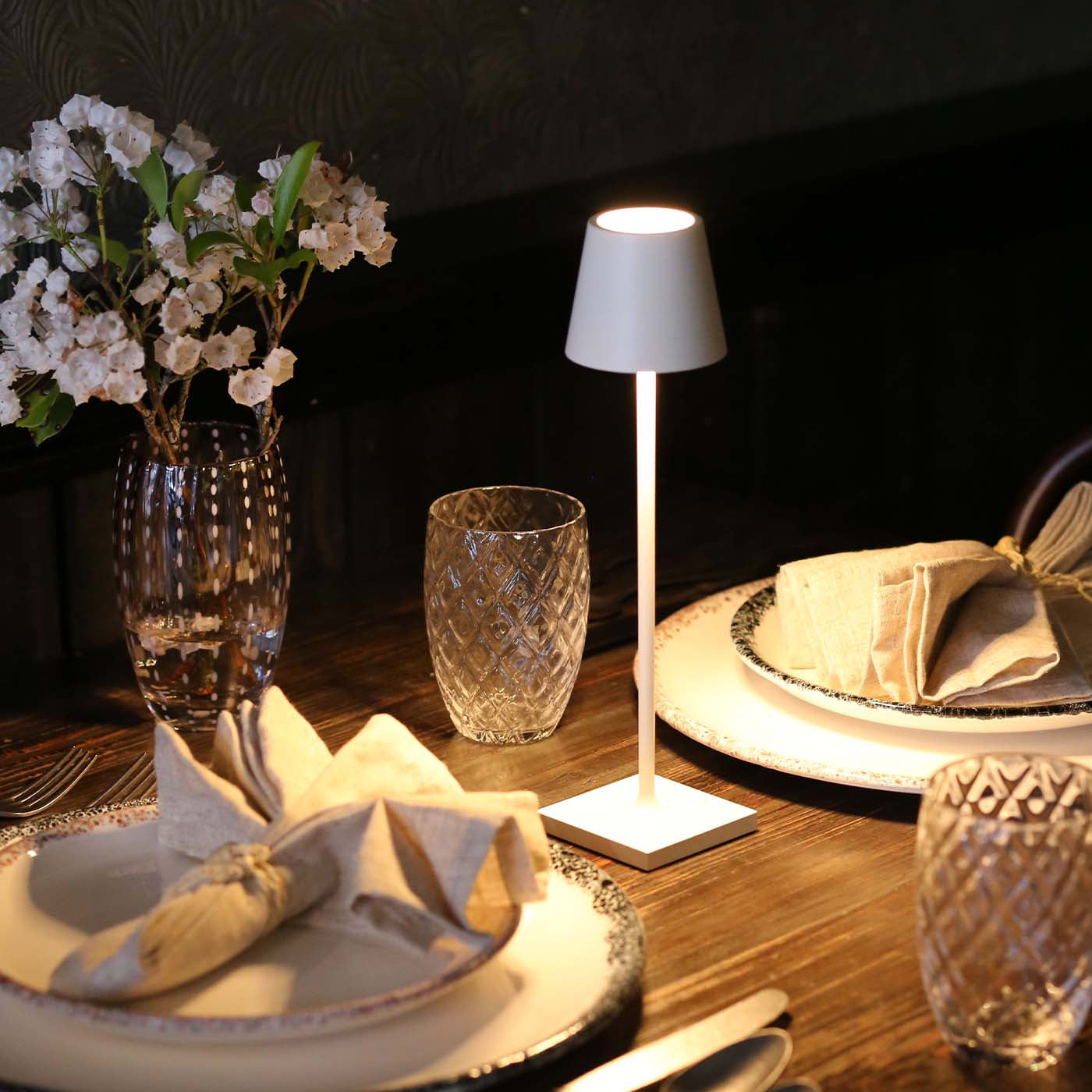 Araraano Portable Table Lamp