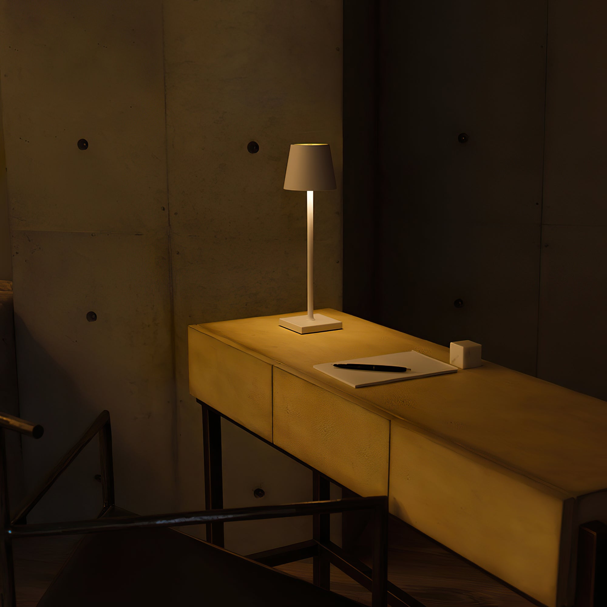 Araraano Portable Table Lamp