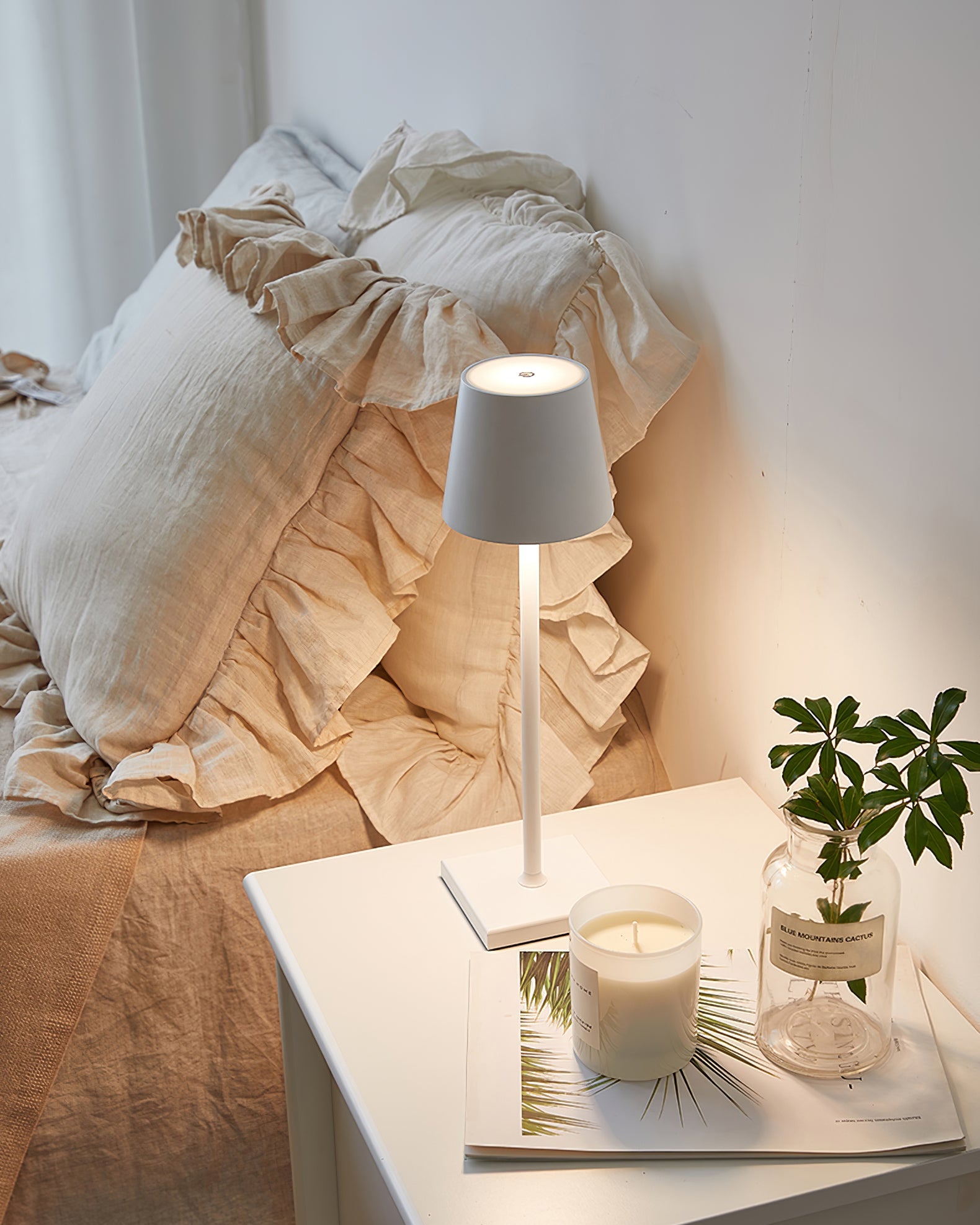 Araraano Portable Table Lamp